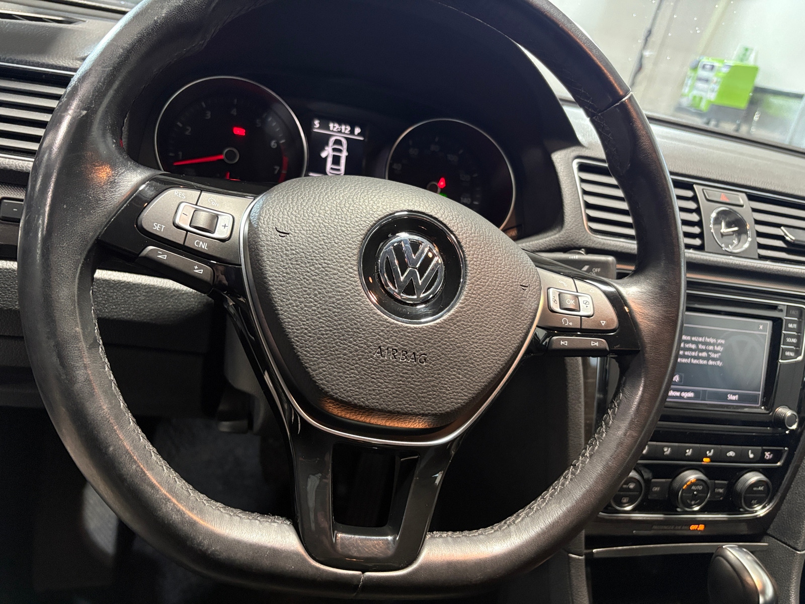 Thumbnail: 2017 Volkswagen Passat - 4