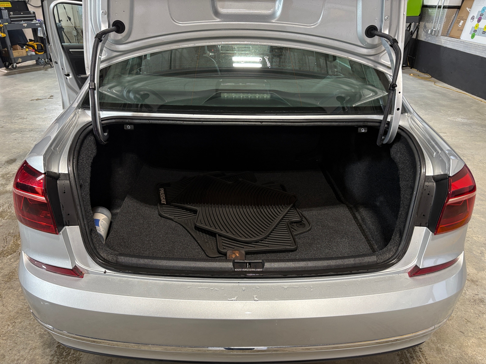 Thumbnail: 2017 Volkswagen Passat - 6