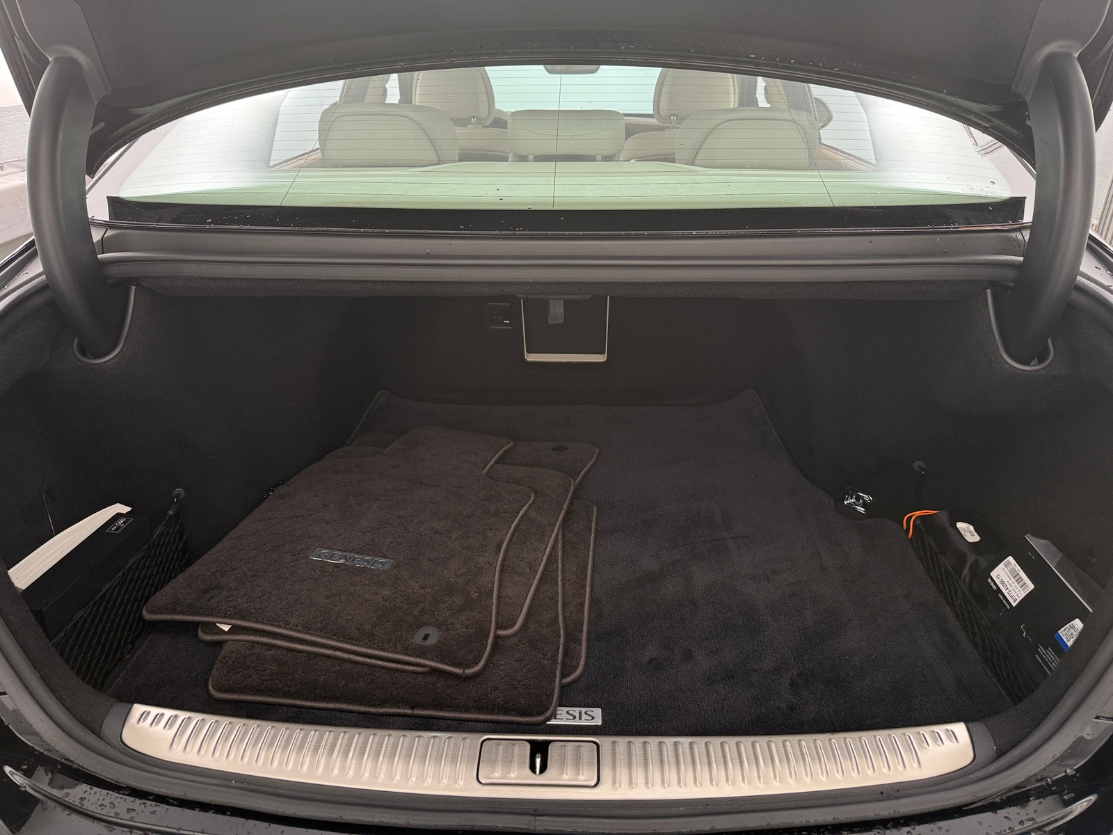 Thumbnail: 2021 Genesis G90 - 6