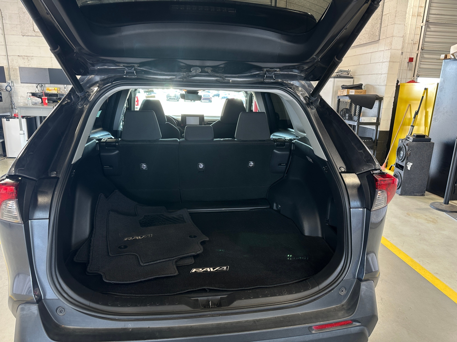 Thumbnail: 2021 Toyota RAV4 - 7