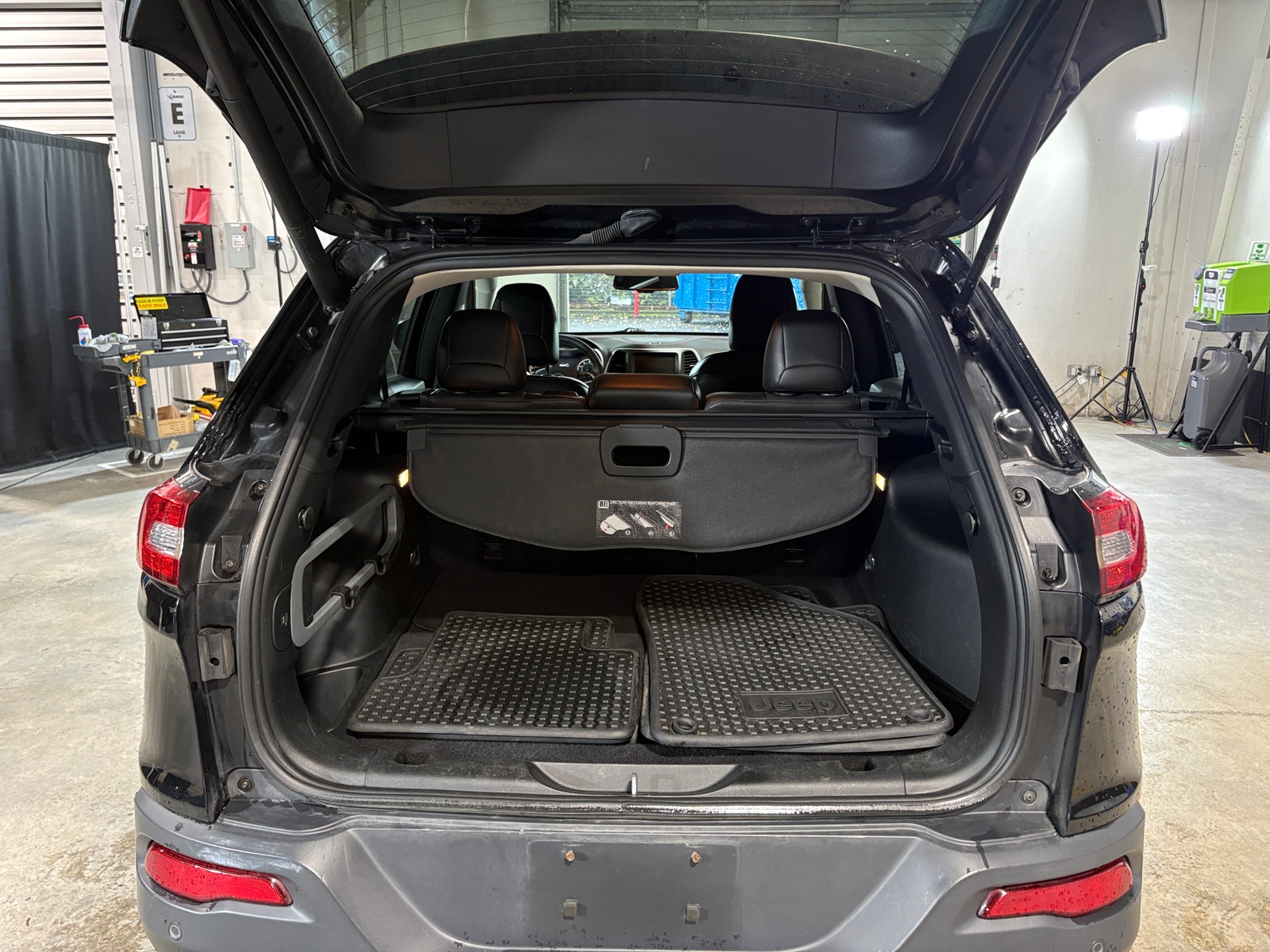 Thumbnail: 2018 Jeep Cherokee - 6