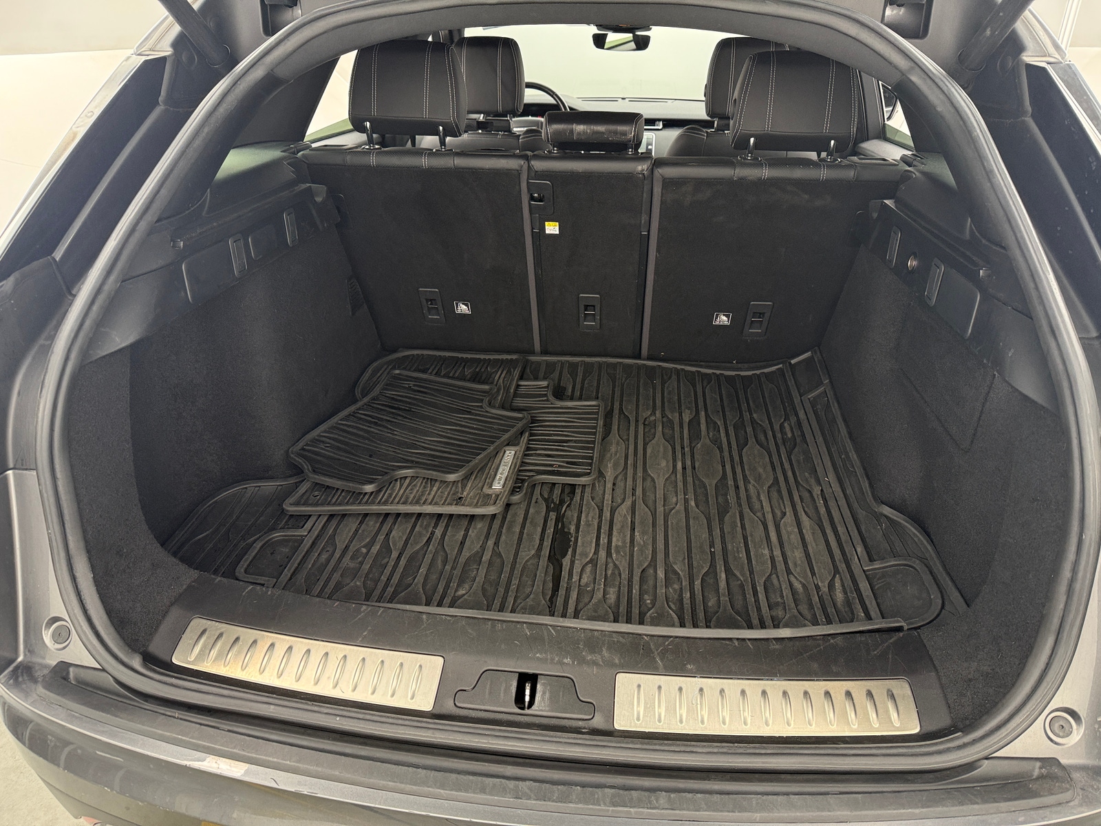 Thumbnail: 2019 Land Rover Range Rover Velar - 6