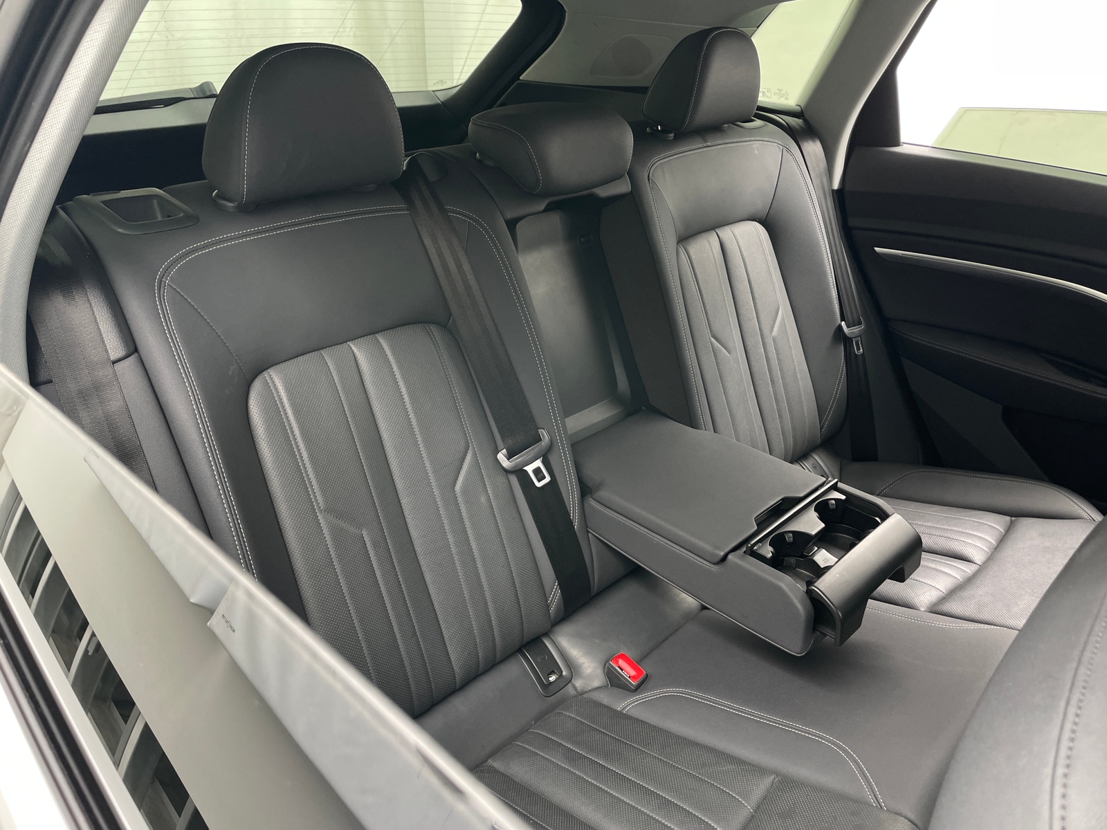 Thumbnail: 2019 Audi e-tron - 5