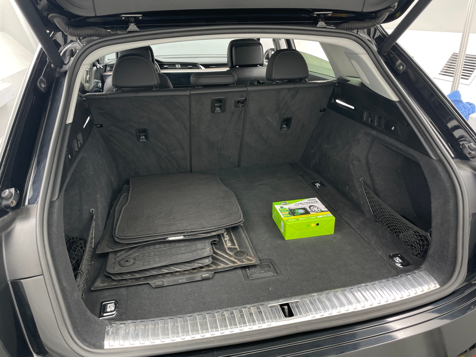 Thumbnail: 2019 Audi e-tron - 6