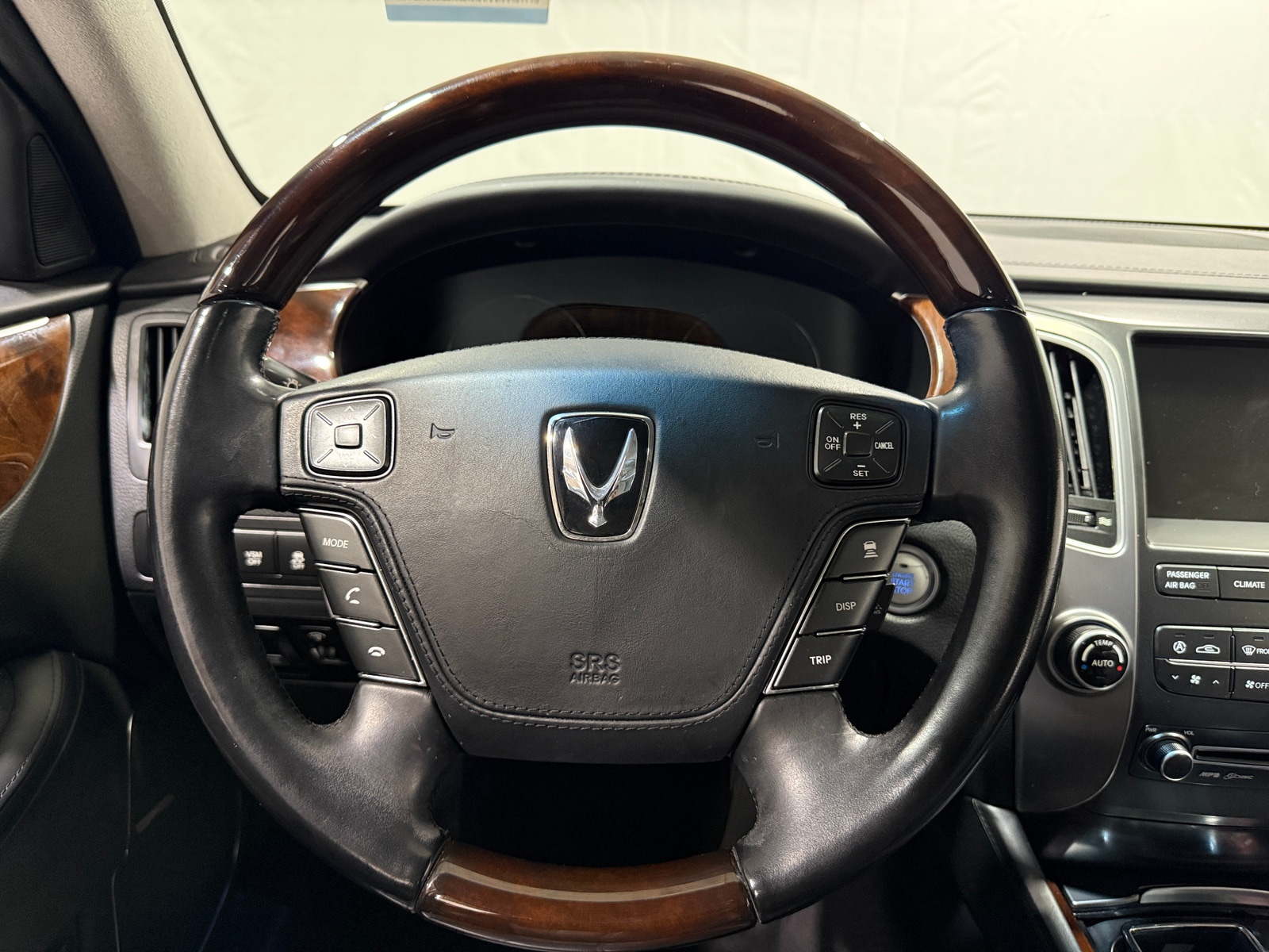 Thumbnail: 2012 Hyundai Equus - 4