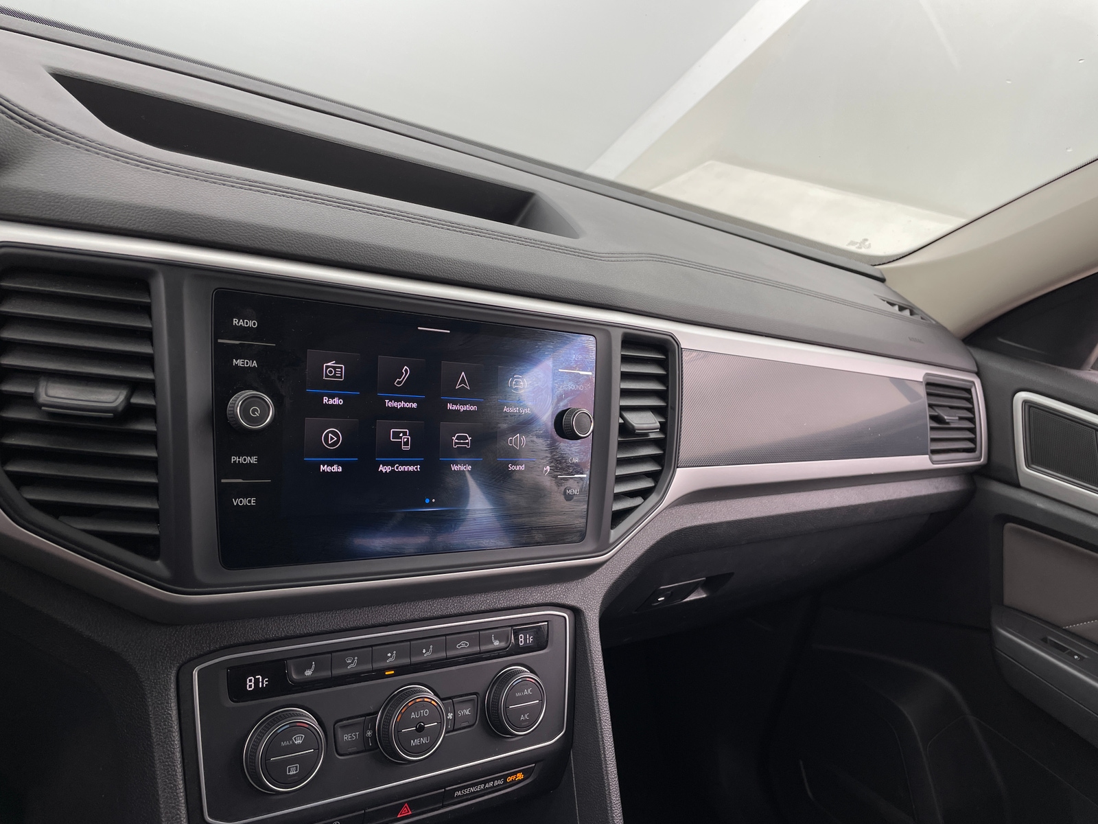 Thumbnail: 2021 Volkswagen Atlas - 3