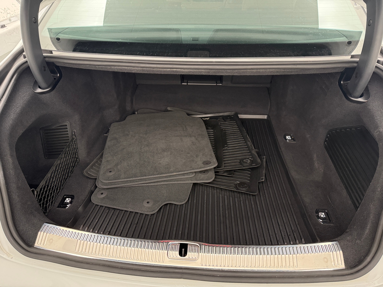 Thumbnail: 2020 Audi A8 - 6