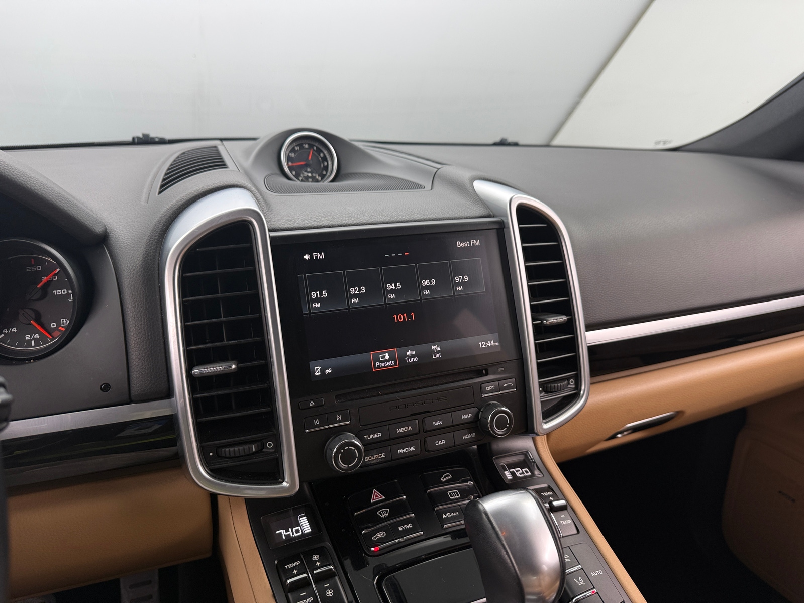 Thumbnail: 2017 Porsche Cayenne - 3