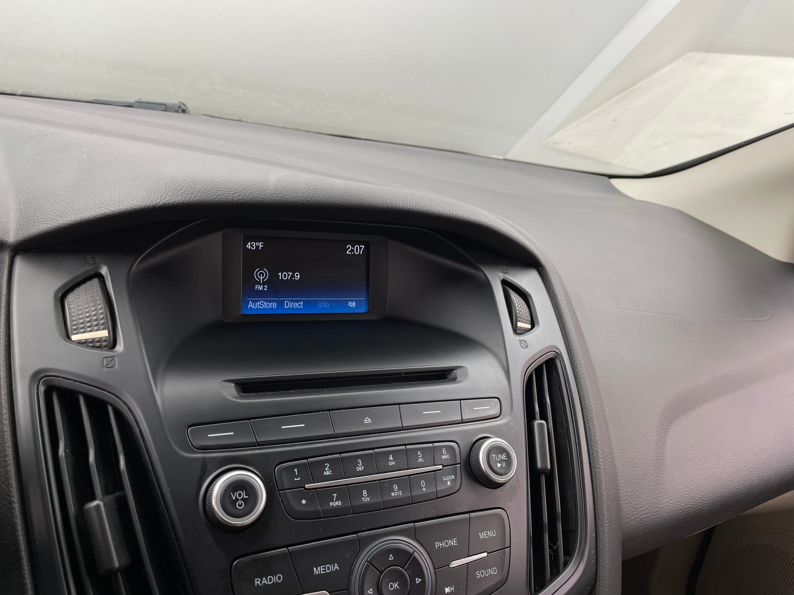 Thumbnail: 2015 Ford Focus - 4