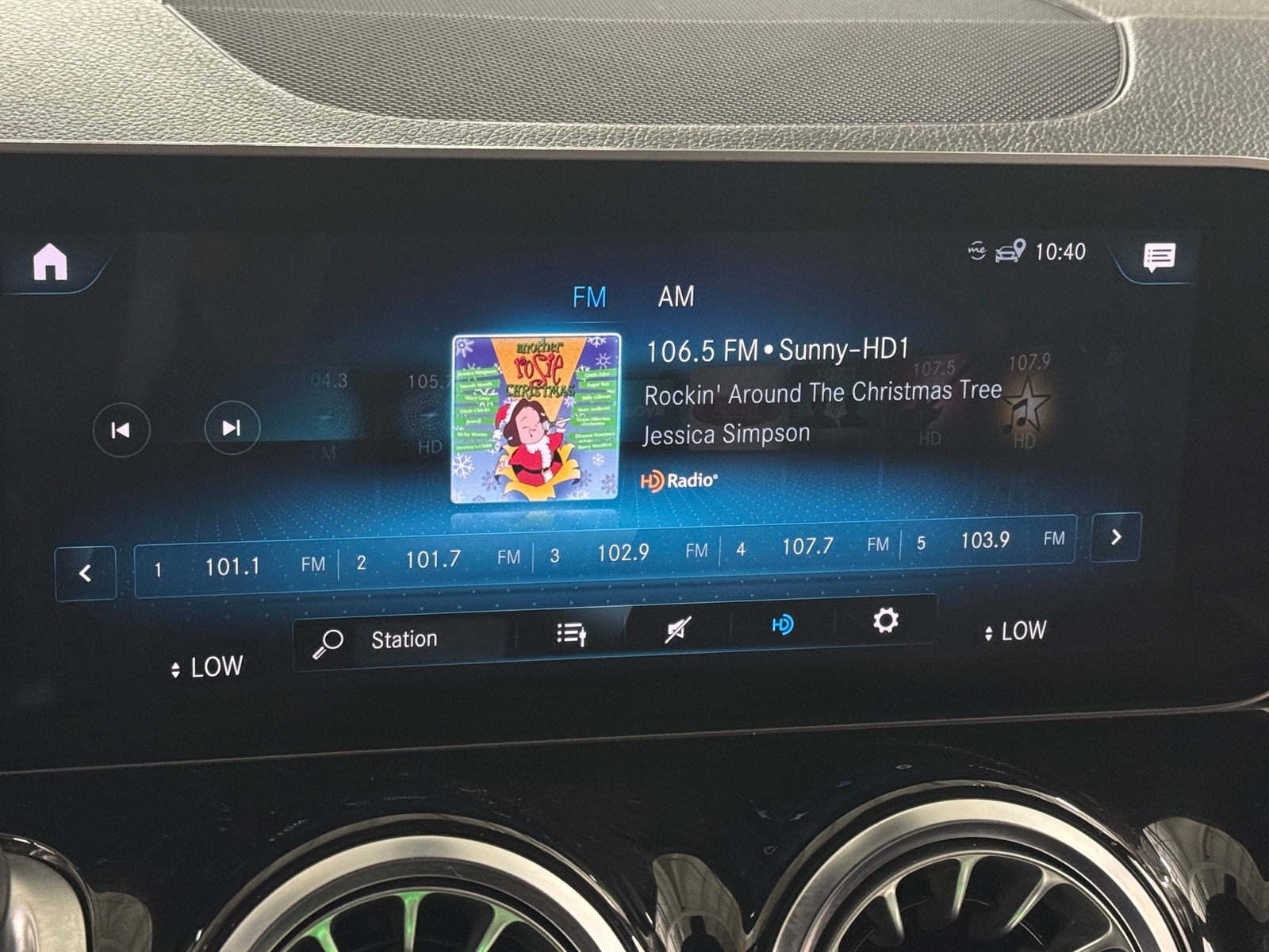 Thumbnail: 2021 Mercedes-Benz GLB - 3