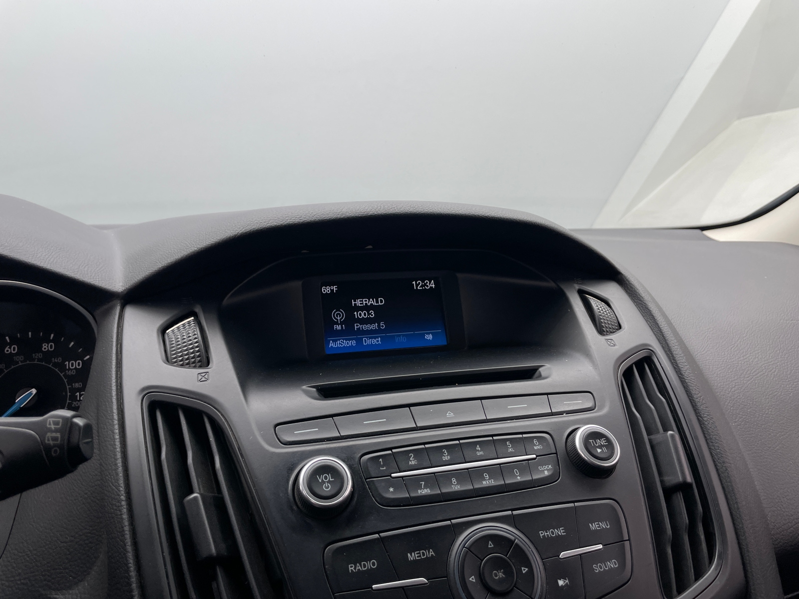 Thumbnail: 2017 Ford Focus - 4