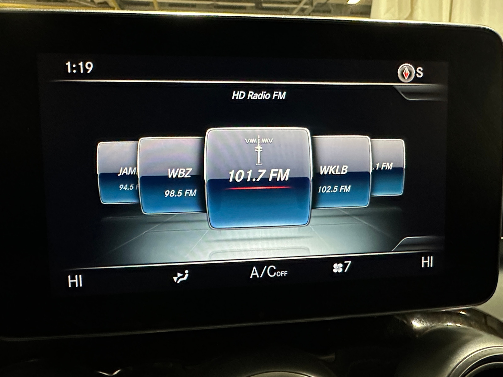 Thumbnail: 2016 Mercedes-Benz GLC - 3