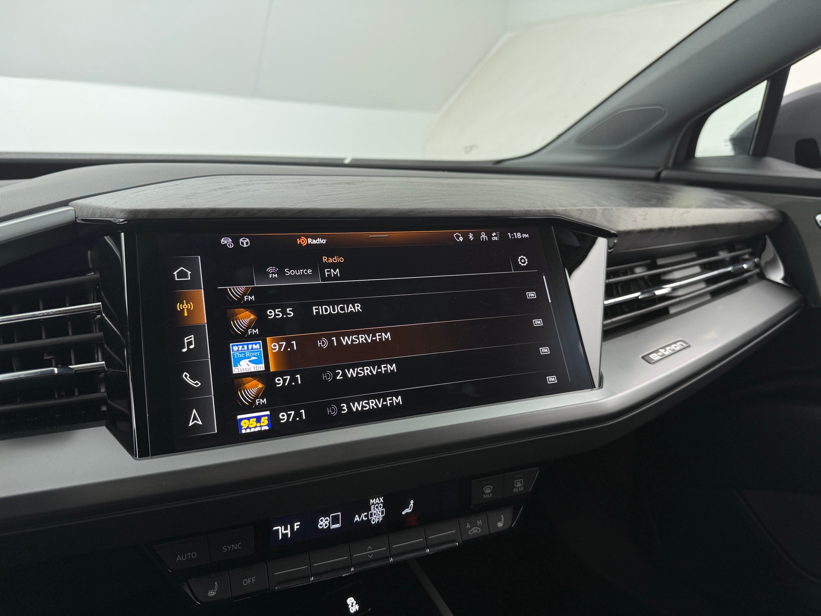 Thumbnail: 2024 Audi Q4 e-tron - 3