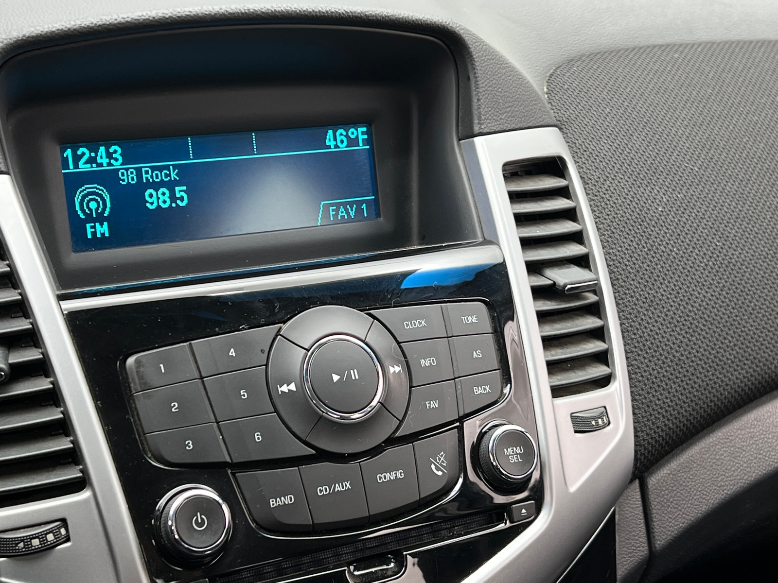 Thumbnail: 2014 Chevrolet Cruze - 4