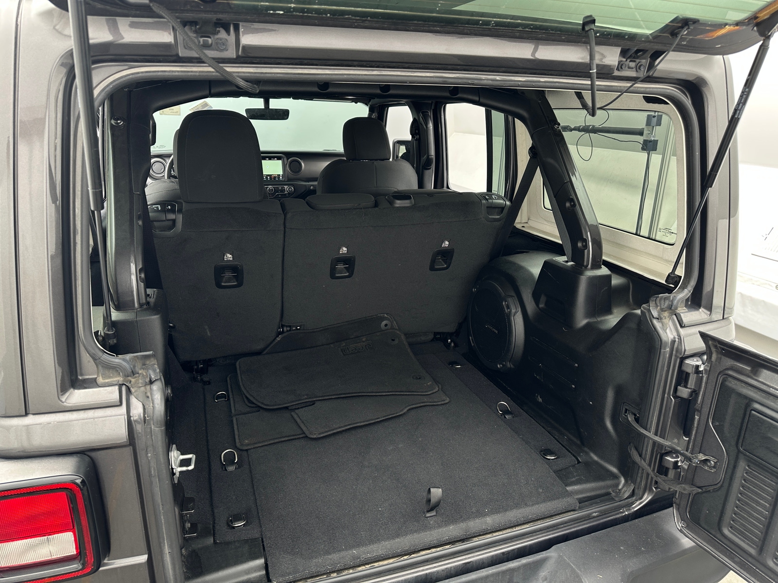 Thumbnail: 2022 Jeep Wrangler - 7