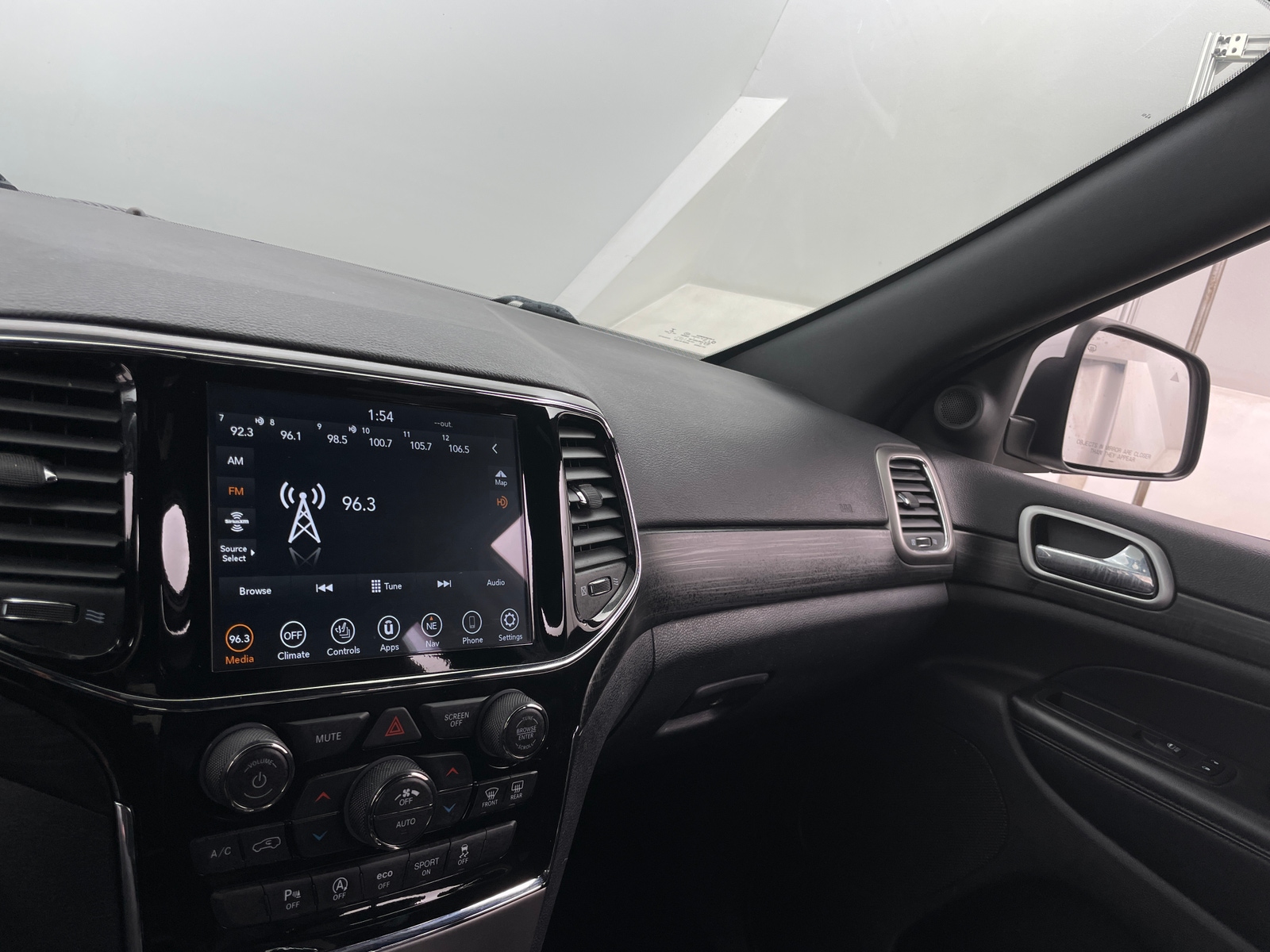 Thumbnail: 2019 Jeep Grand Cherokee - 3