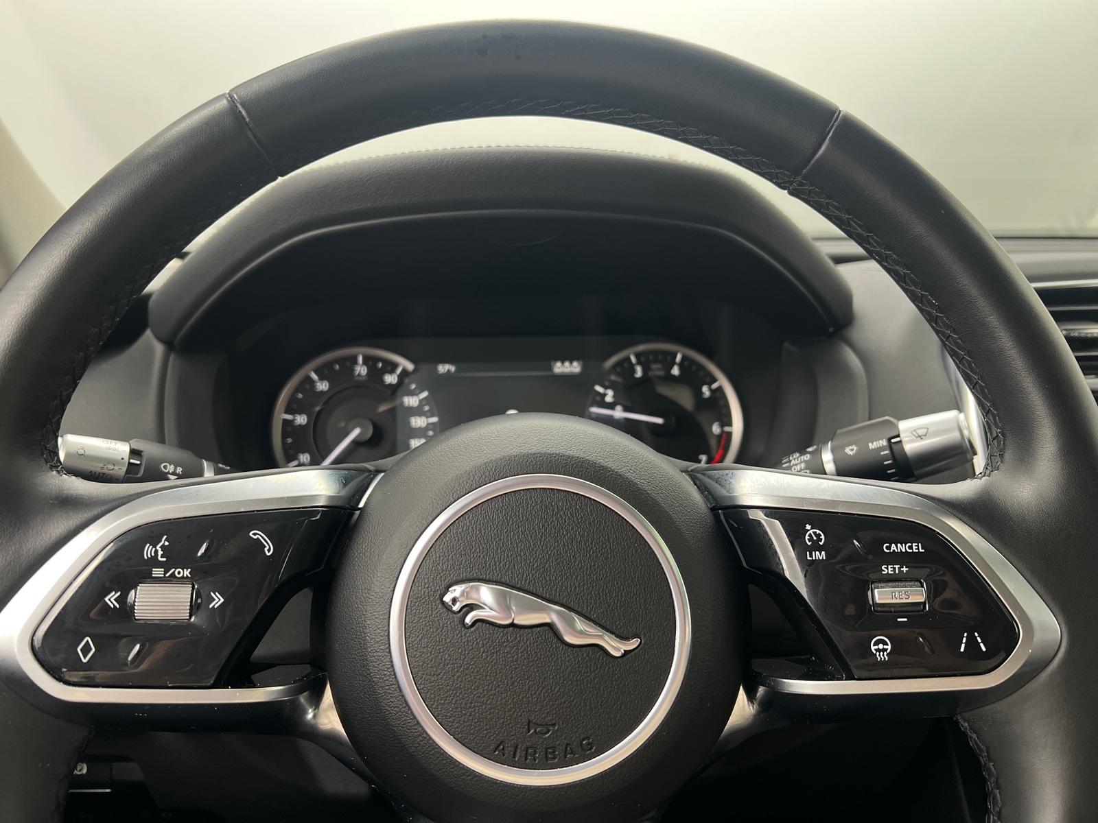 Thumbnail: 2020 Jaguar XE - 4