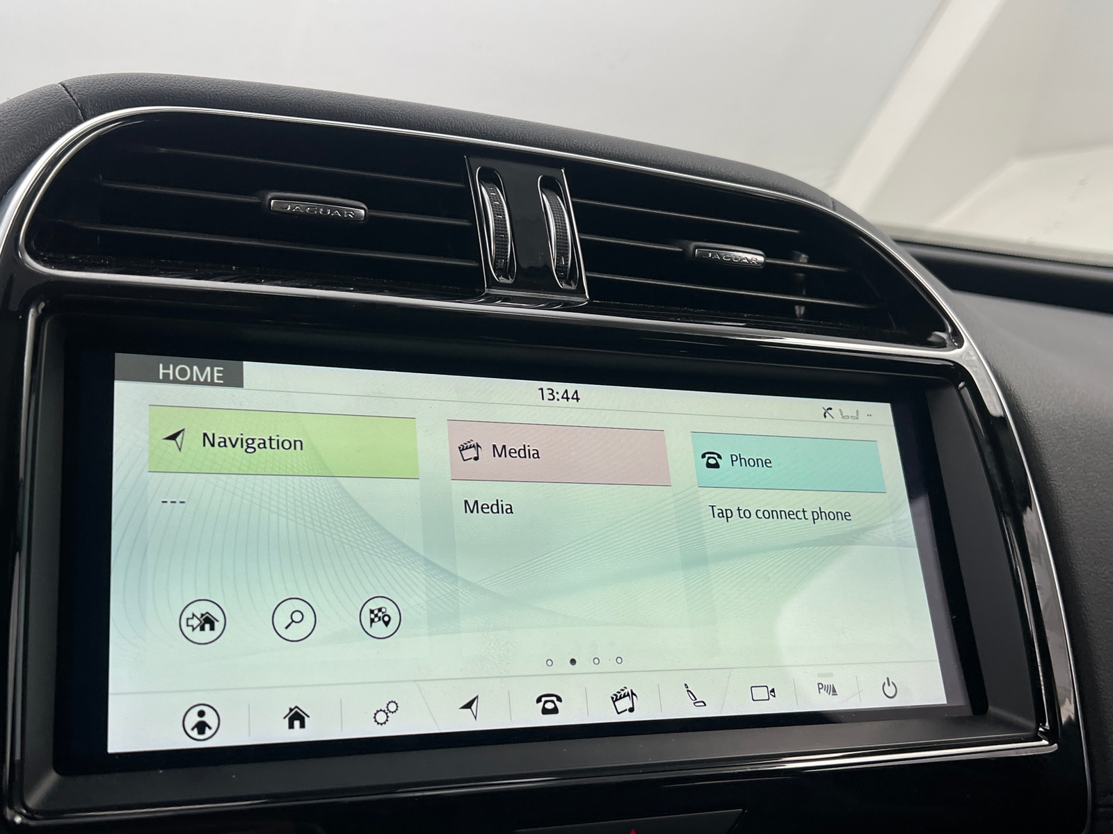 Thumbnail: 2020 Jaguar XE - 3