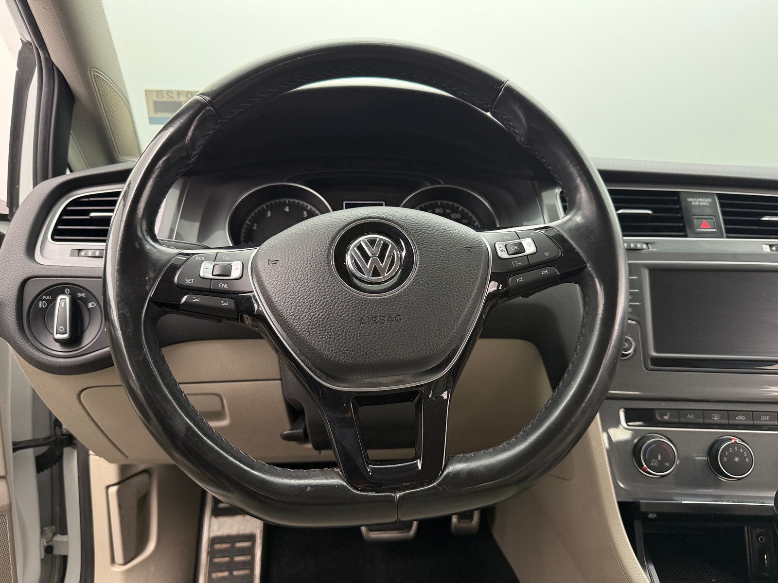 Thumbnail: 2017 Volkswagen Golf - 4