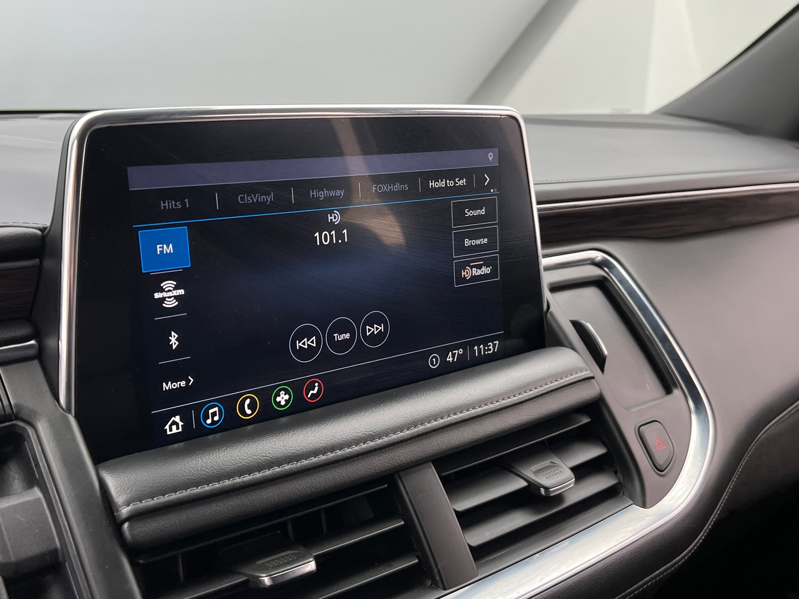 Thumbnail: 2021 Chevrolet Suburban - 3