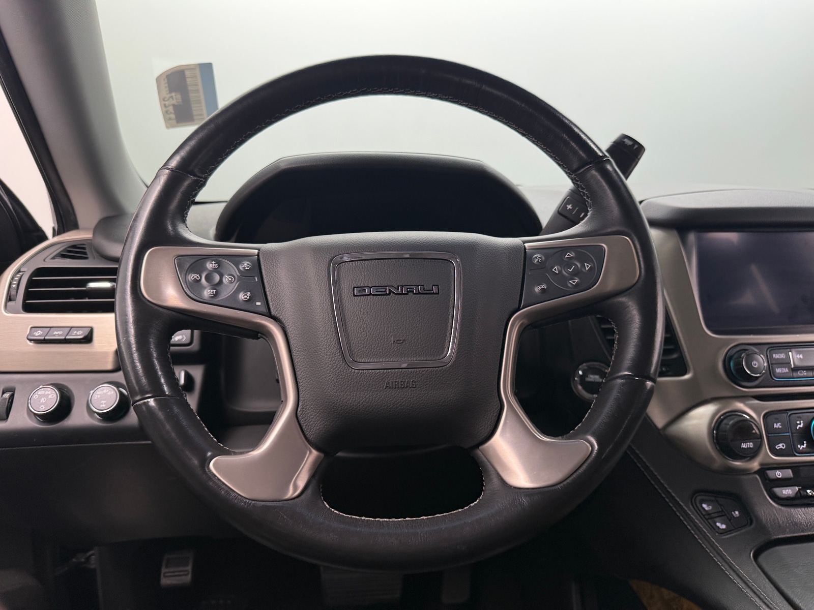 Thumbnail: 2017 GMC Yukon XL - 4