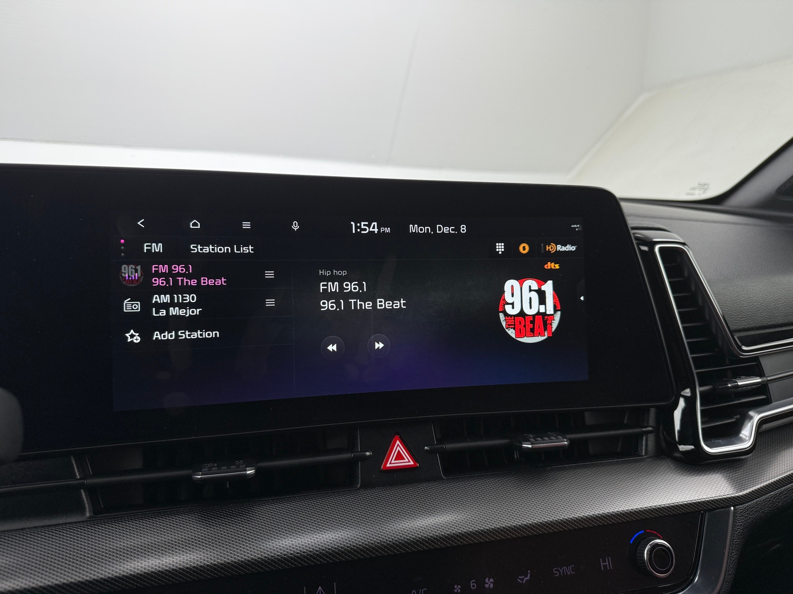 Thumbnail: 2023 Kia Sportage - 3