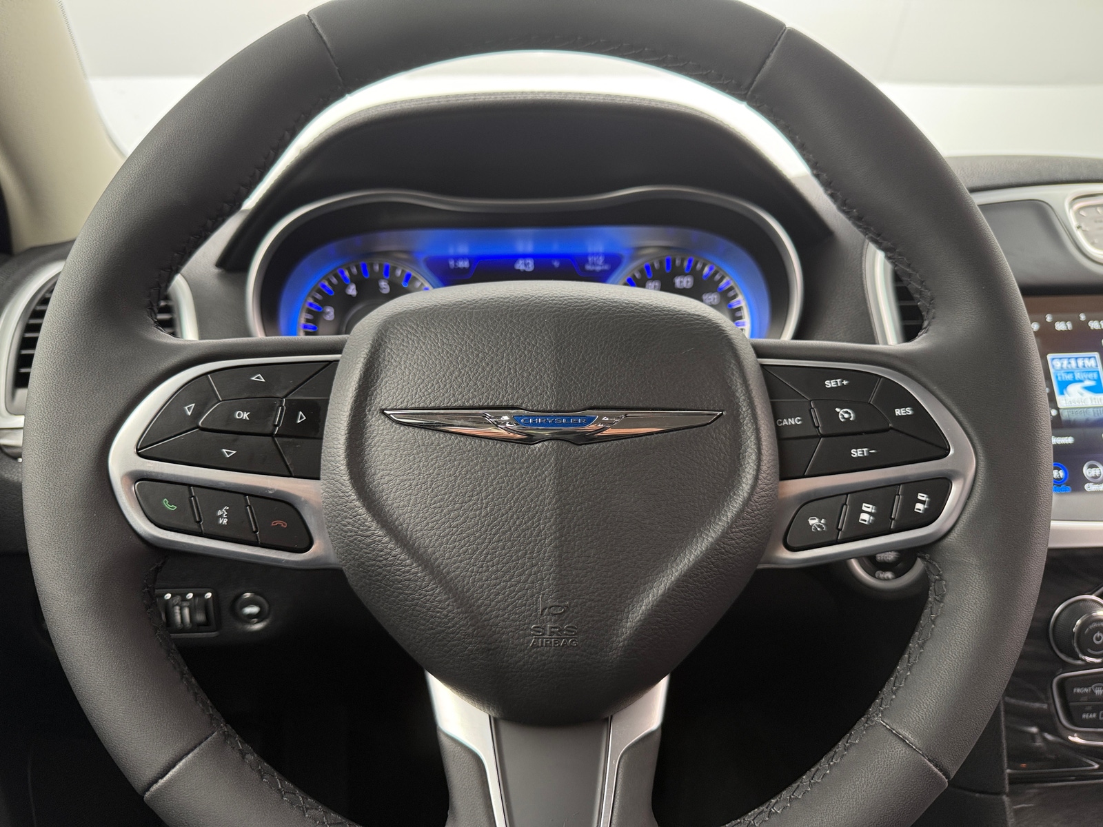 Thumbnail: 2022 Chrysler 300 - 4