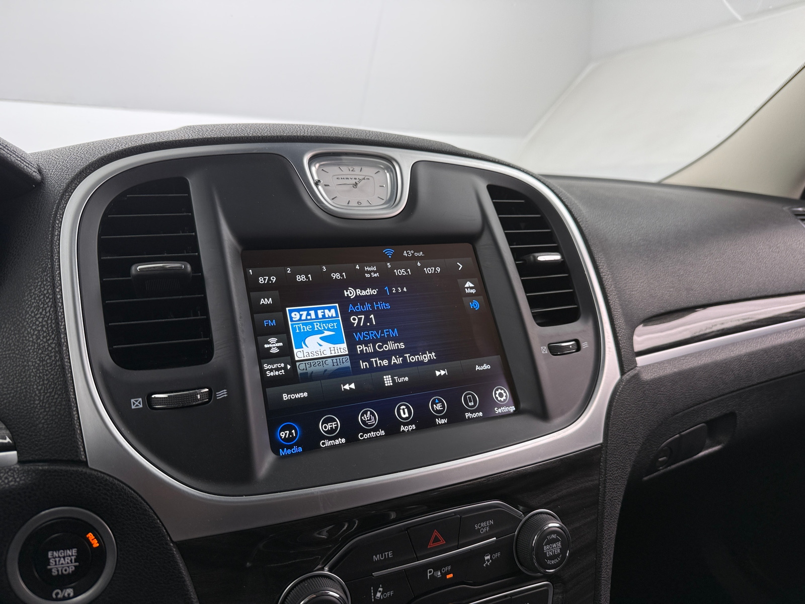 Thumbnail: 2022 Chrysler 300 - 3