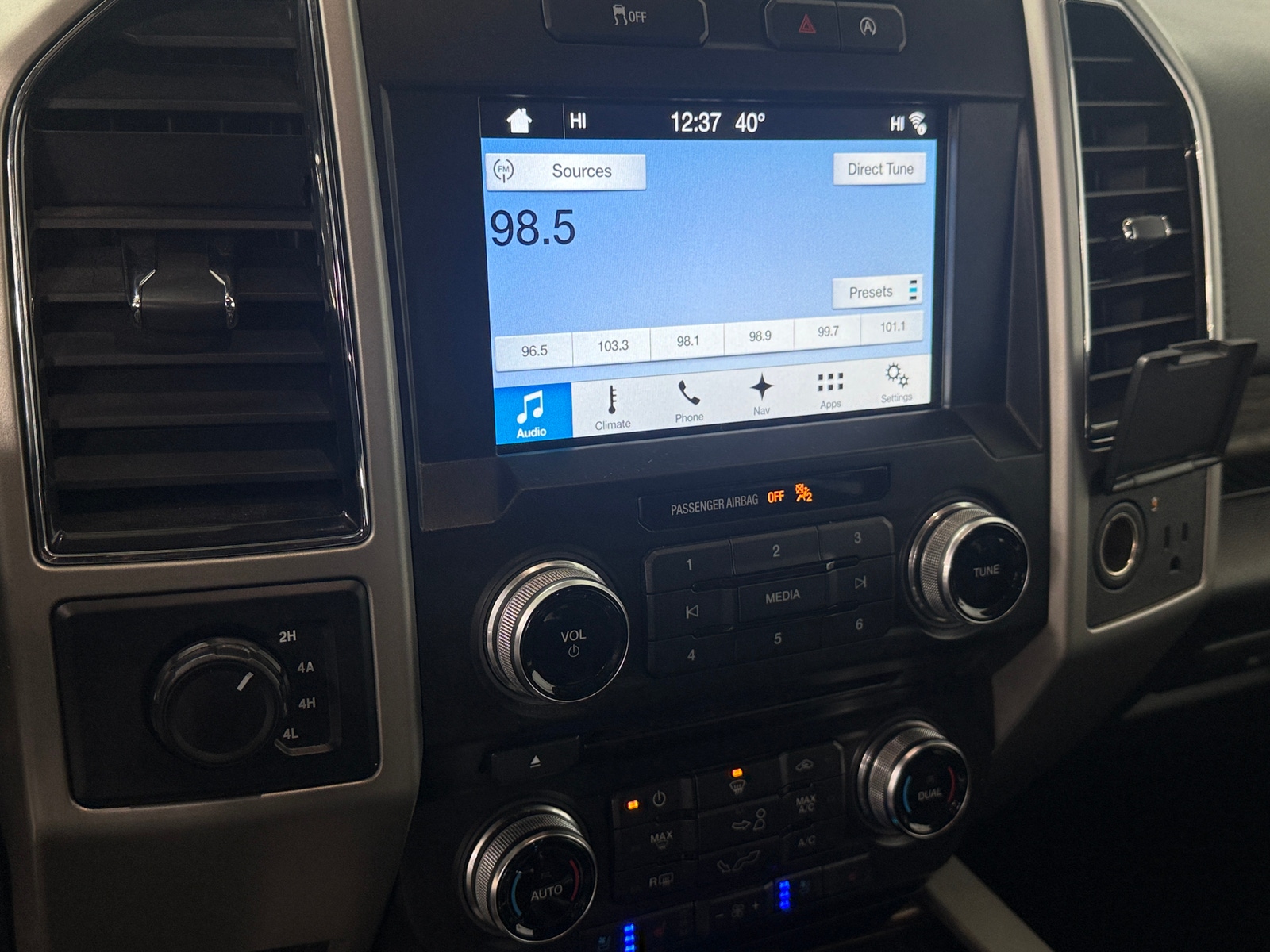 Thumbnail: 2018 Ford Econoline - 3