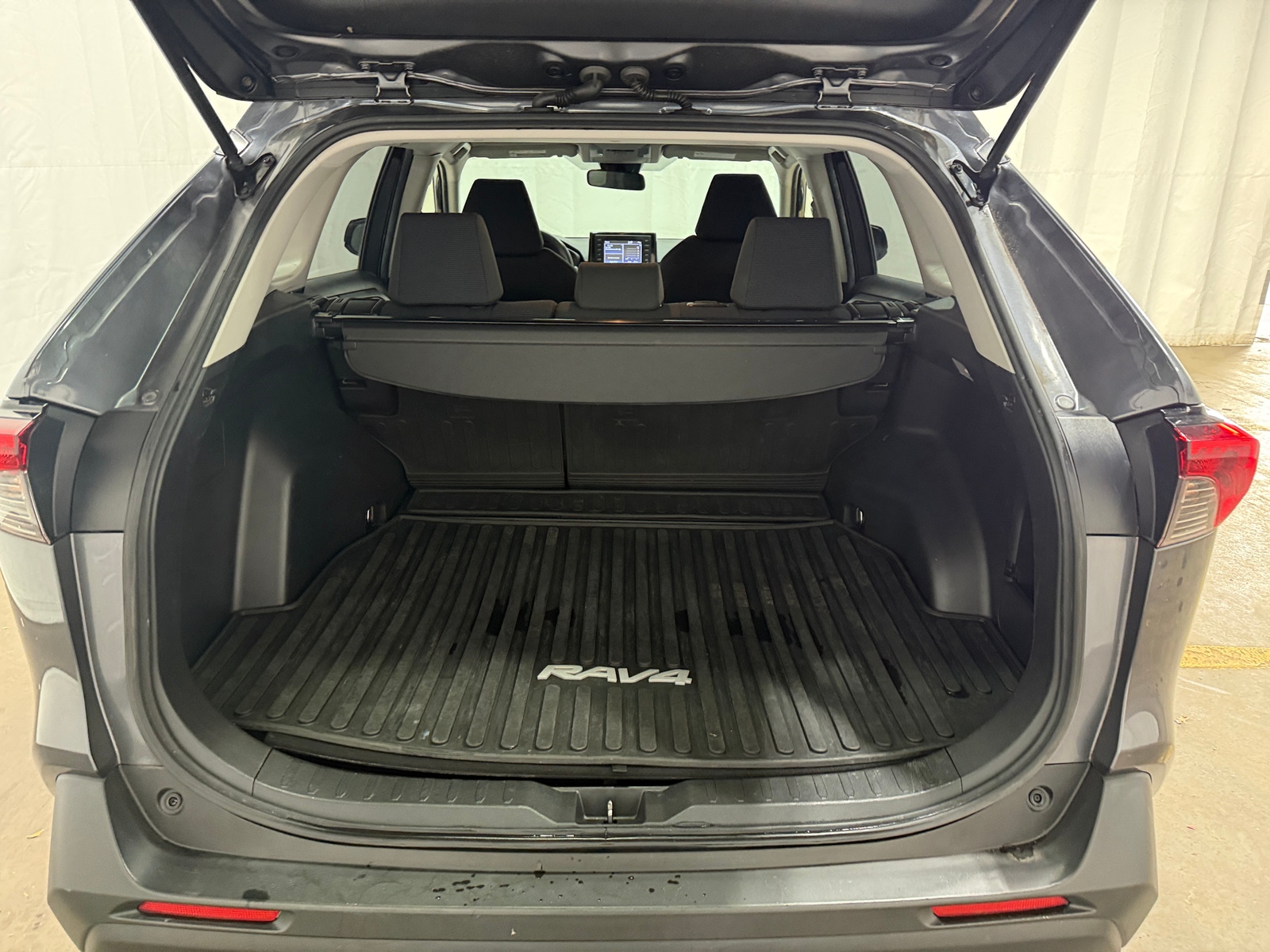 Thumbnail: 2020 Toyota RAV4 - 7