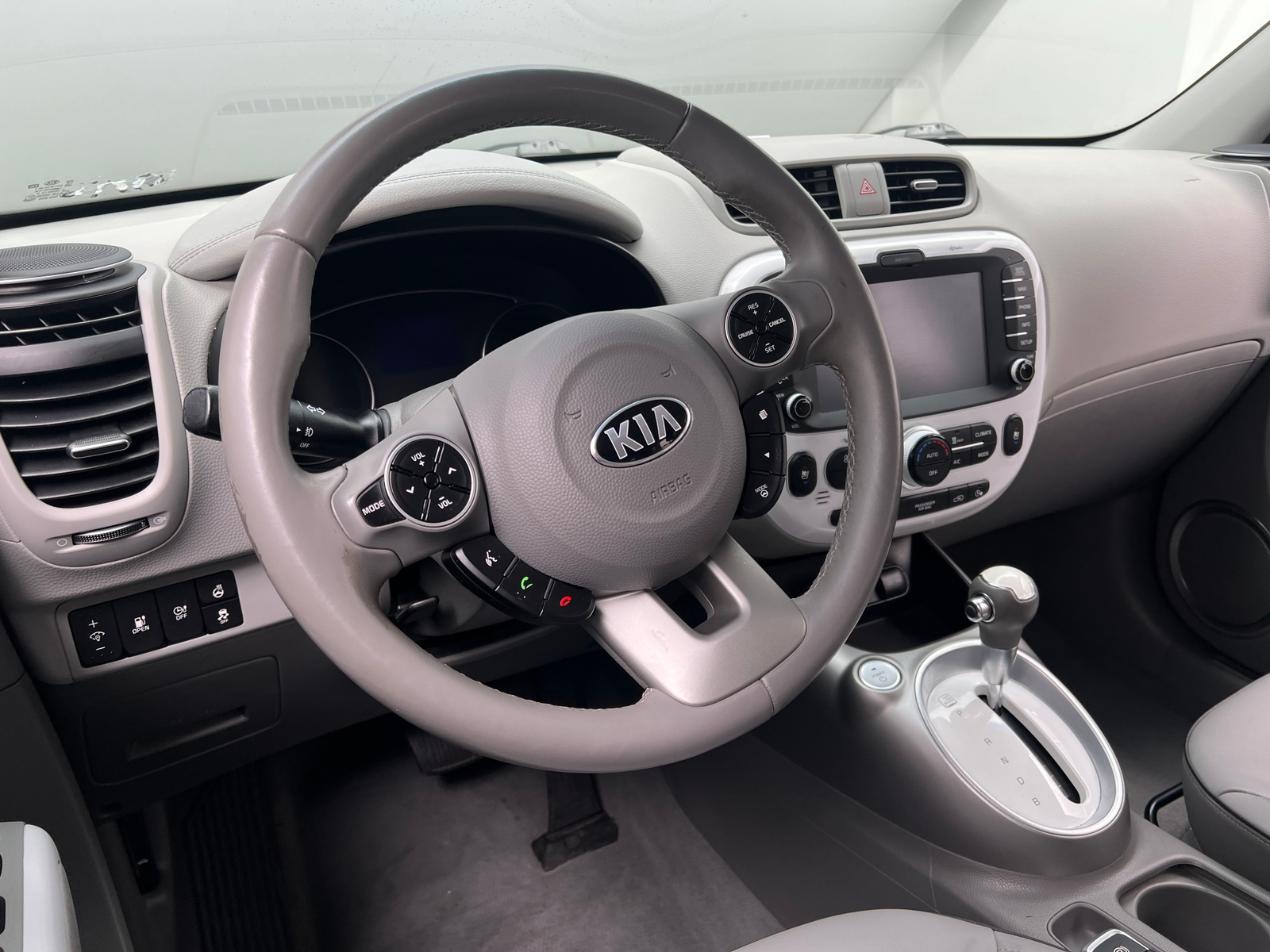 Thumbnail: 2018 Kia Soul EV - 4