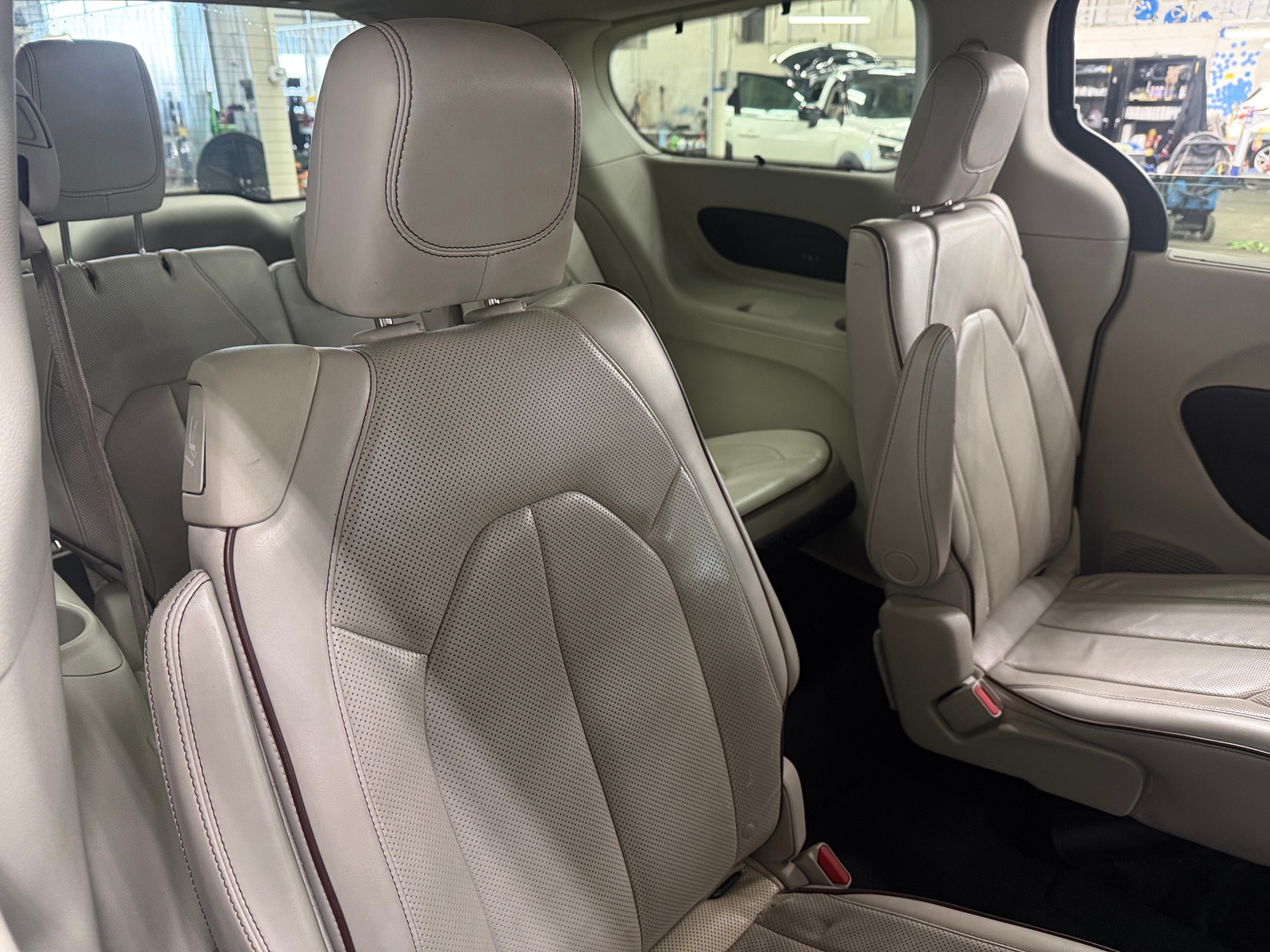 Thumbnail: 2017 Chrysler Pacifica - 5