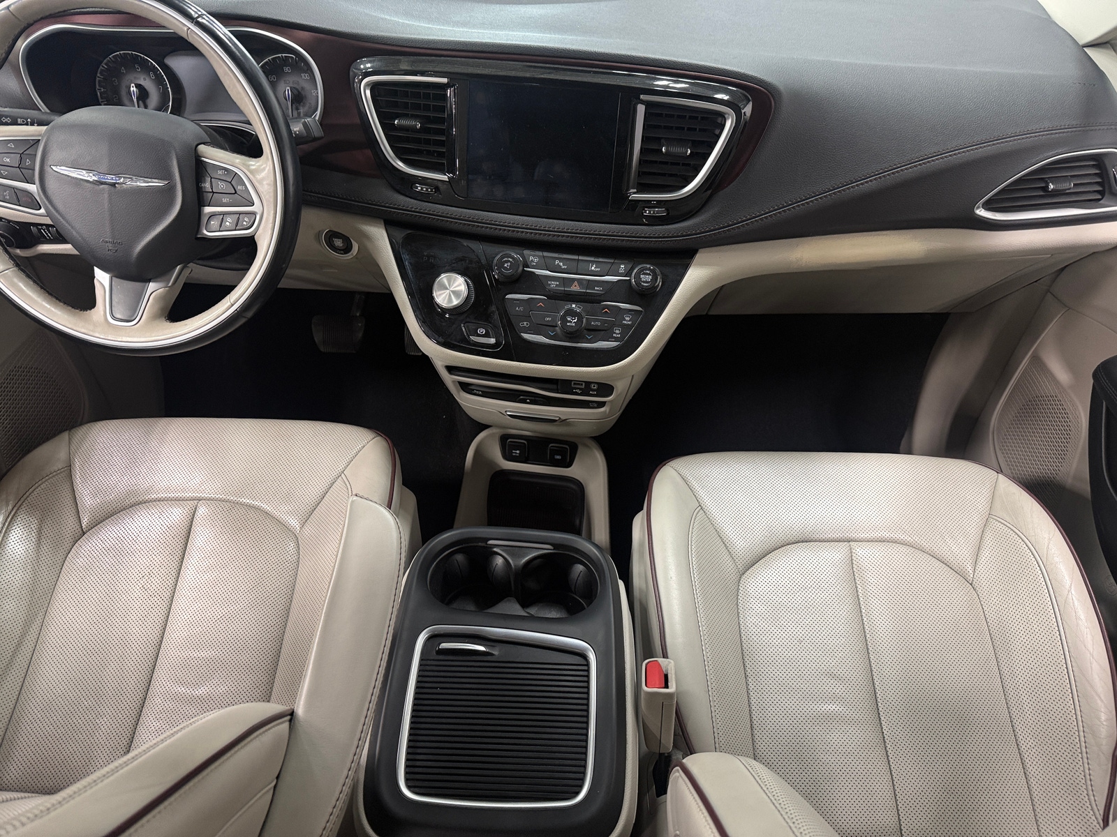 Thumbnail: 2017 Chrysler Pacifica - 2