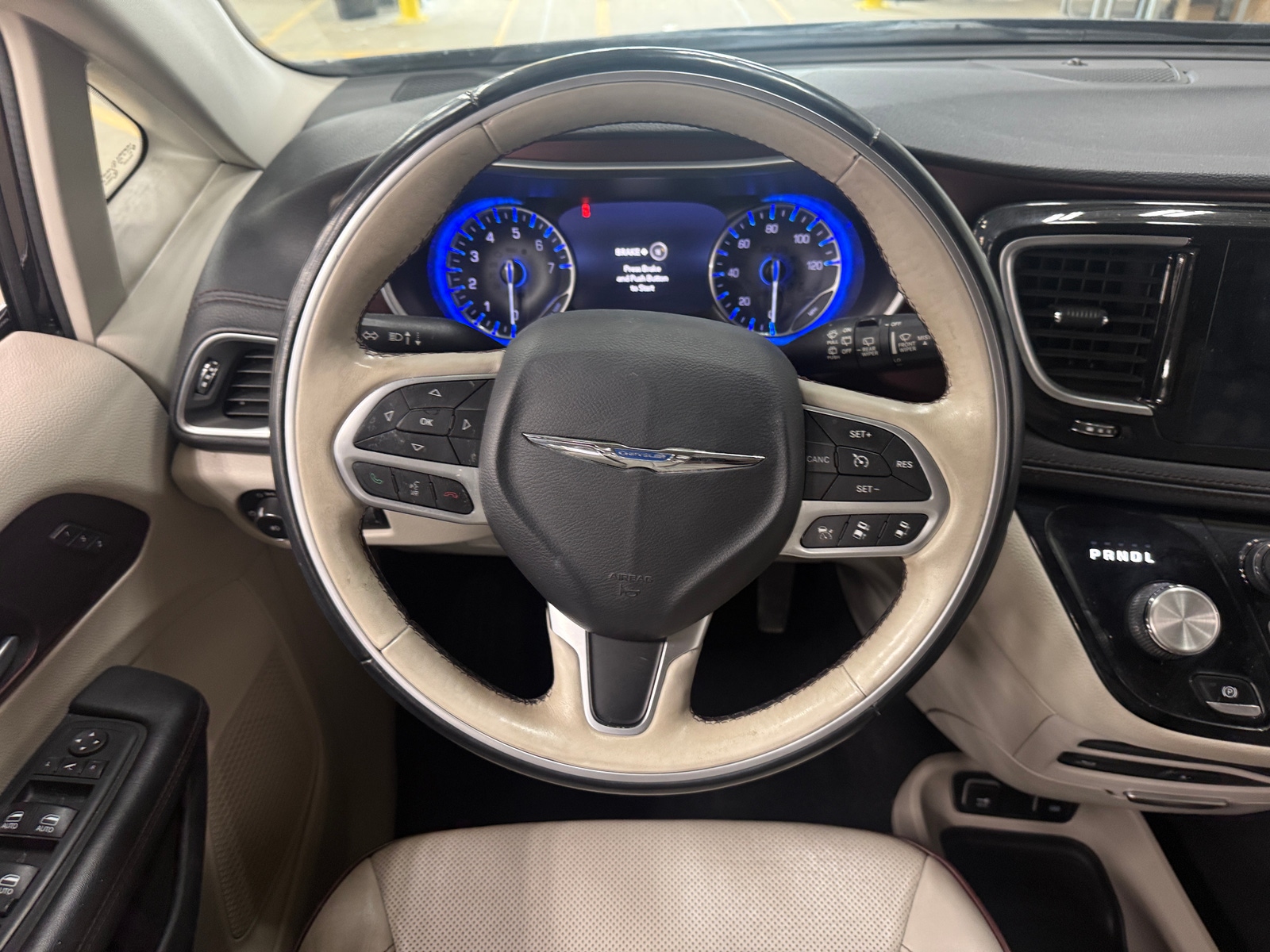 Thumbnail: 2017 Chrysler Pacifica - 4