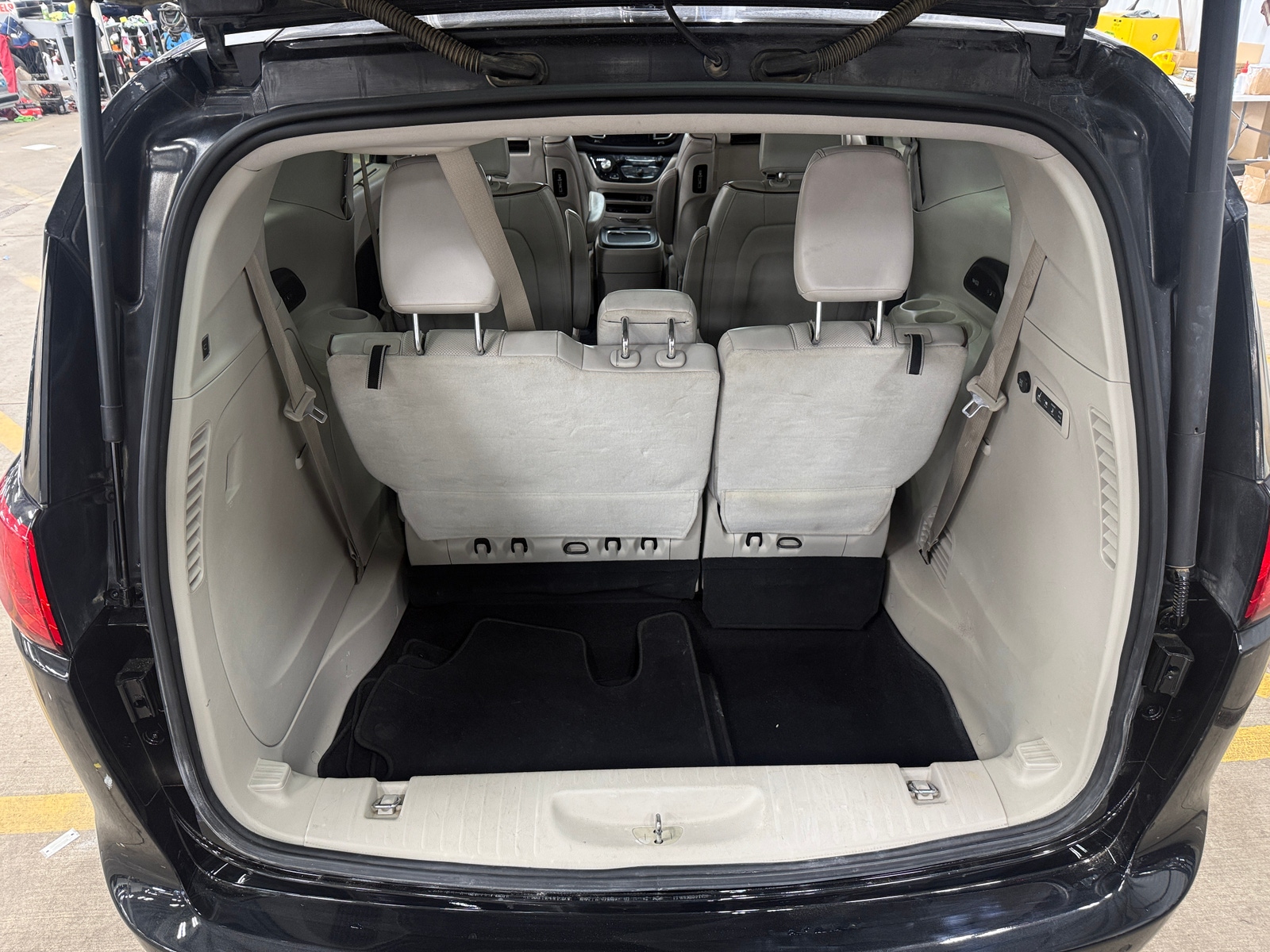 Thumbnail: 2017 Chrysler Pacifica - 6