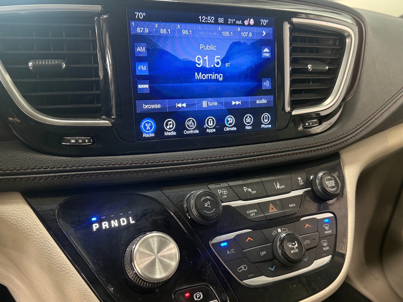 Thumbnail: 2017 Chrysler Pacifica - 3