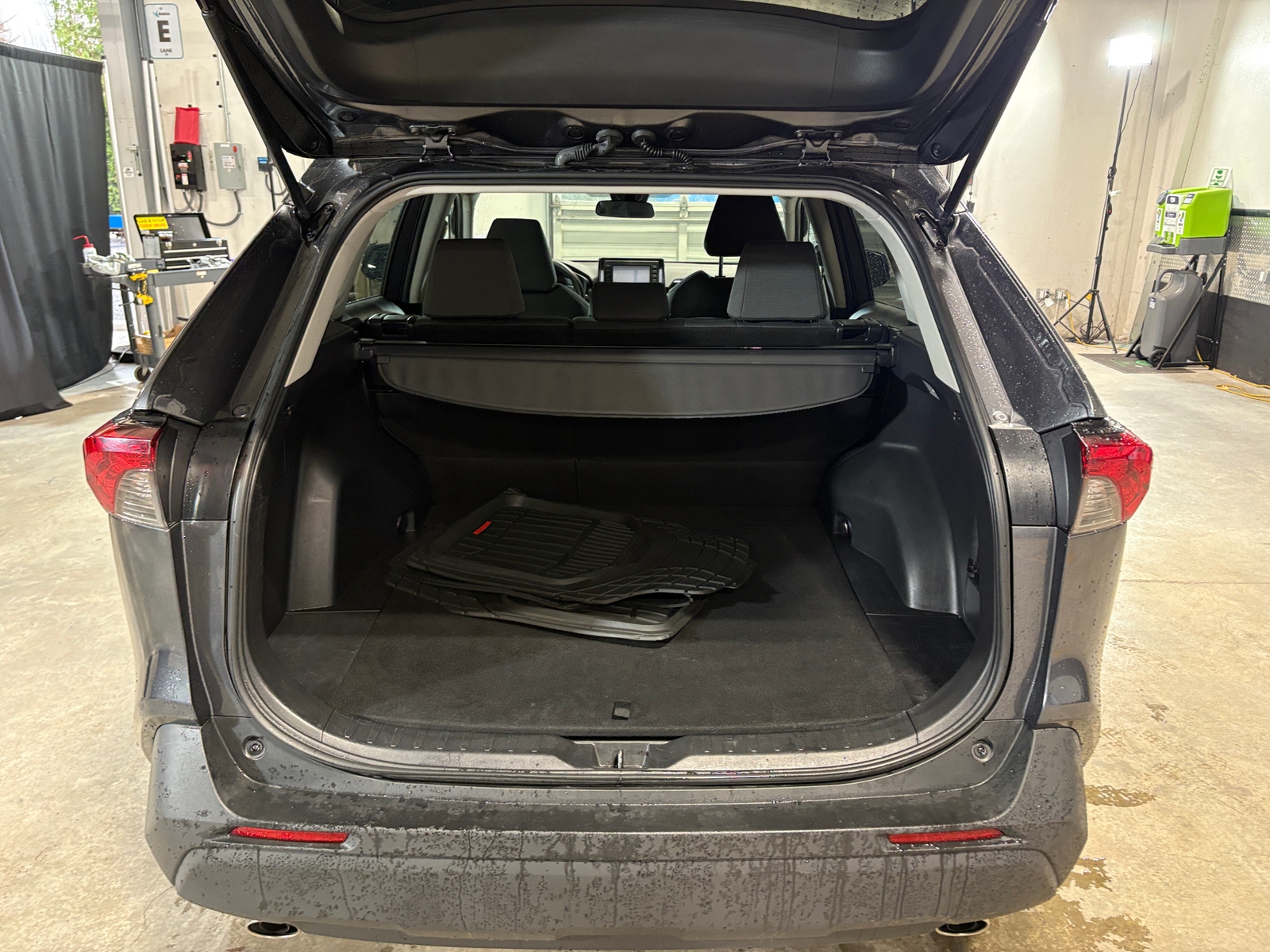 Thumbnail: 2020 Toyota RAV4 - 7