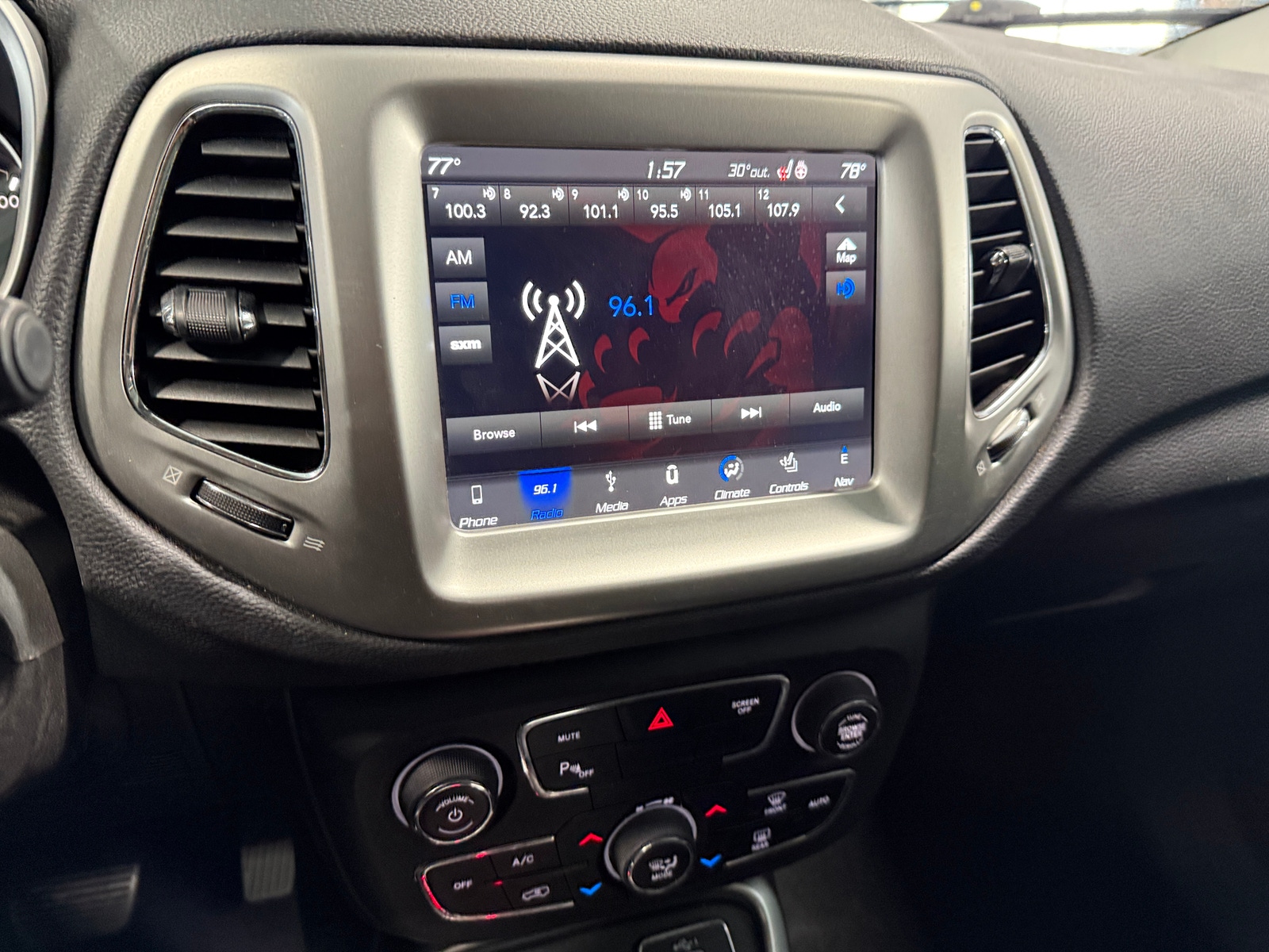 Thumbnail: 2019 Jeep Compass - 4