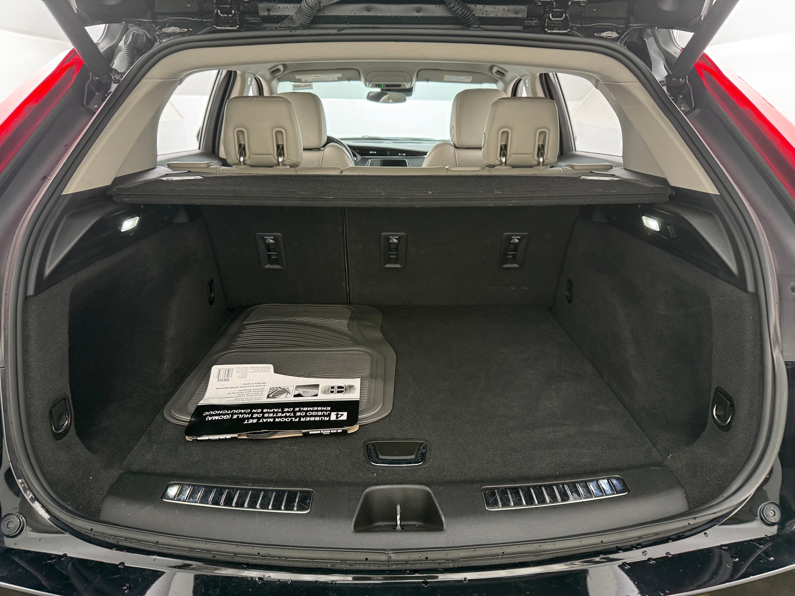 Thumbnail: 2023 Cadillac XT4 - 6