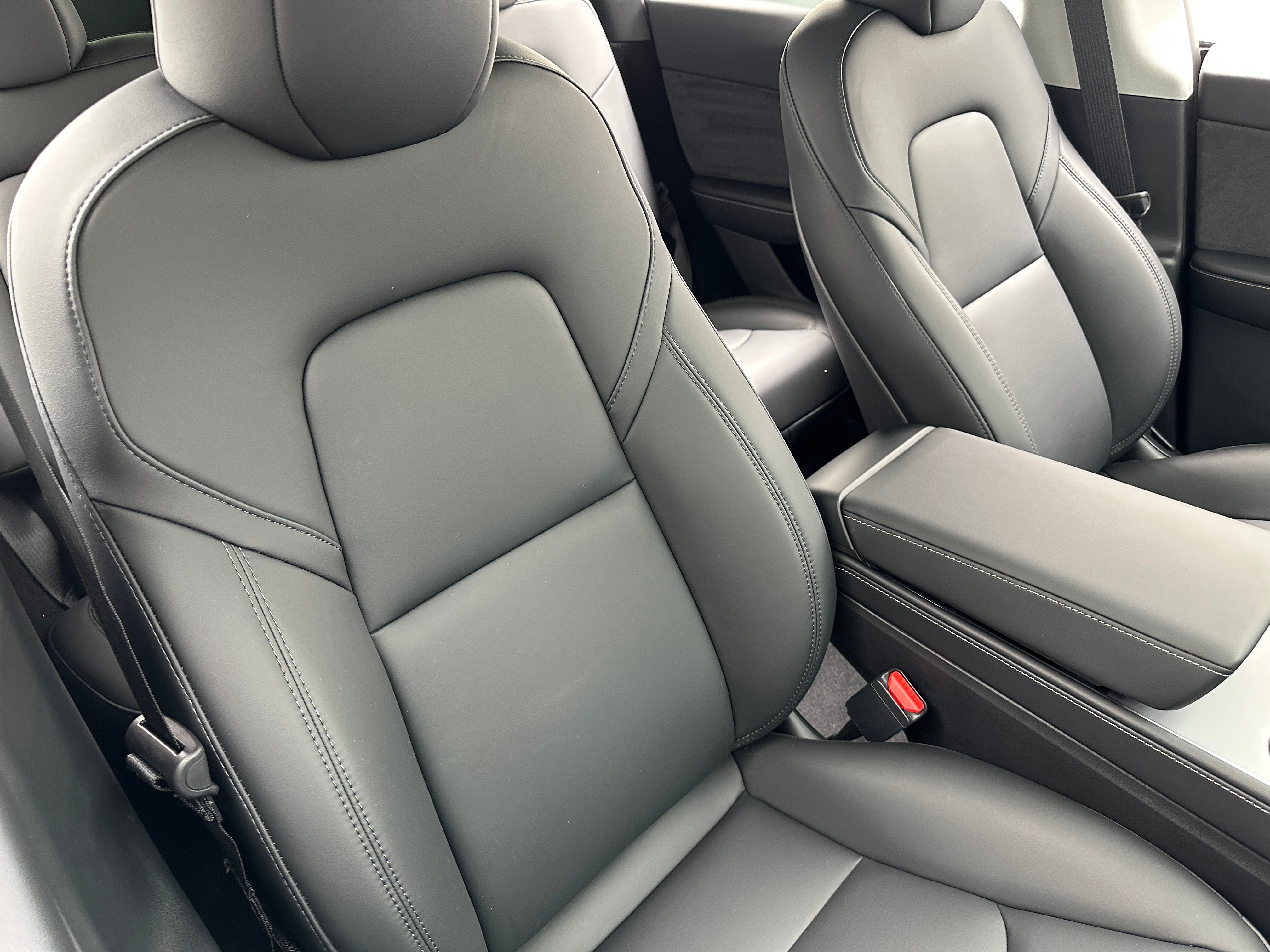 Used 2024 Tesla Model Y Performance with VIN 7SAYGDEF7RA326654 for sale in Oak Creek, WI