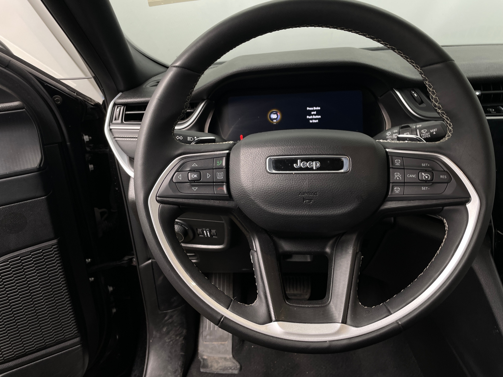 Thumbnail: 2024 Jeep Grand Cherokee L - 4