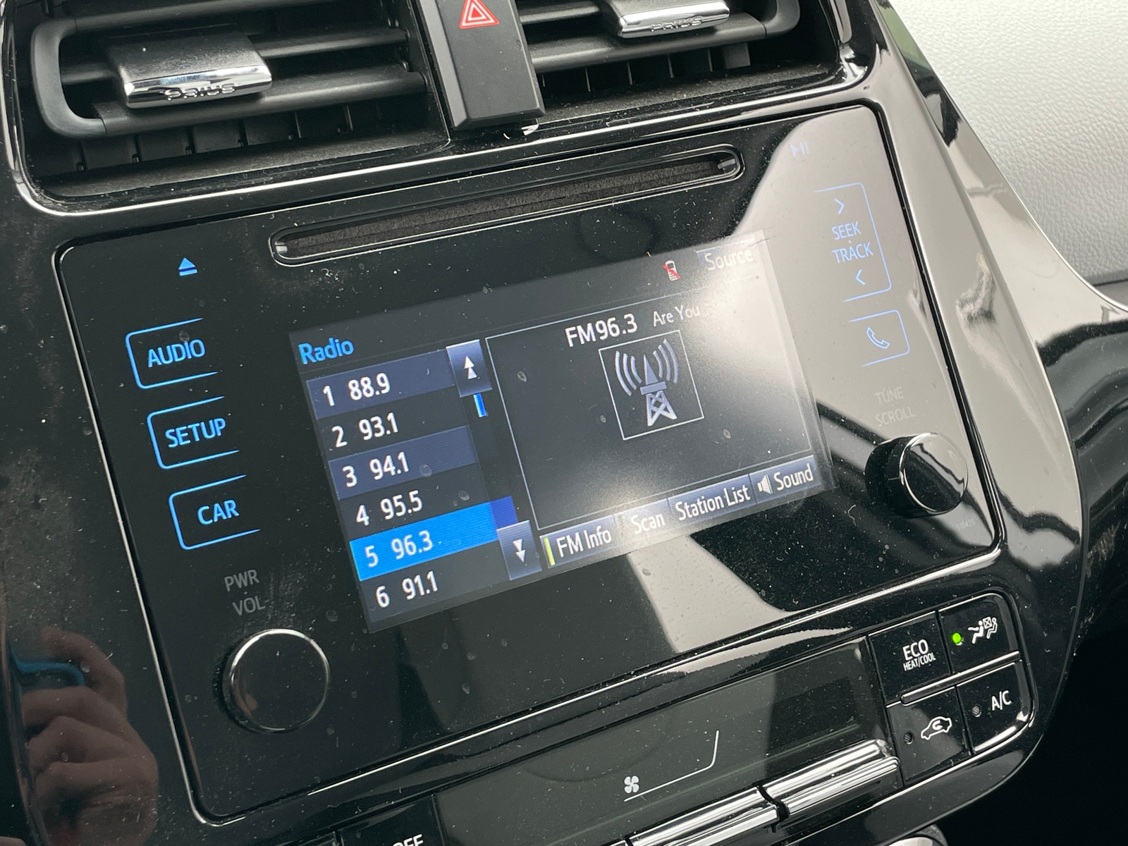 Thumbnail: 2019 Toyota Prius - 3