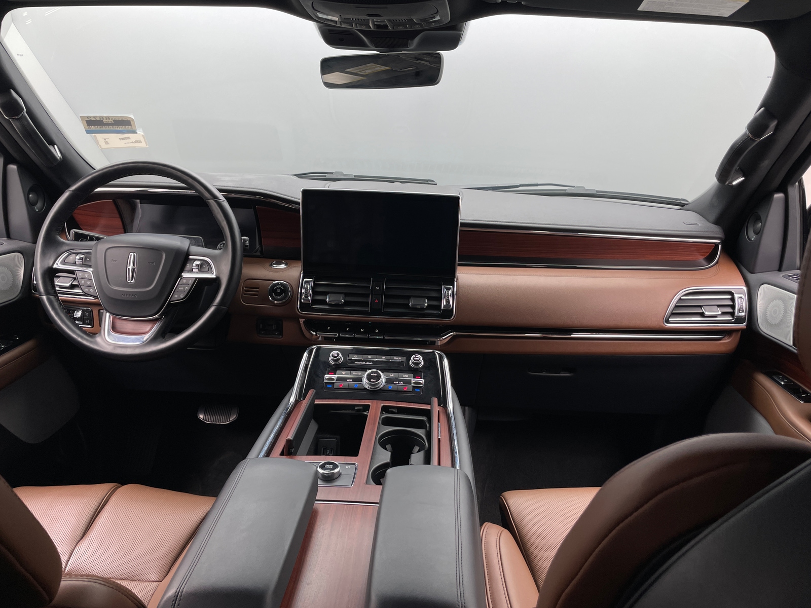 Thumbnail: 2023 Lincoln Navigator L - 2