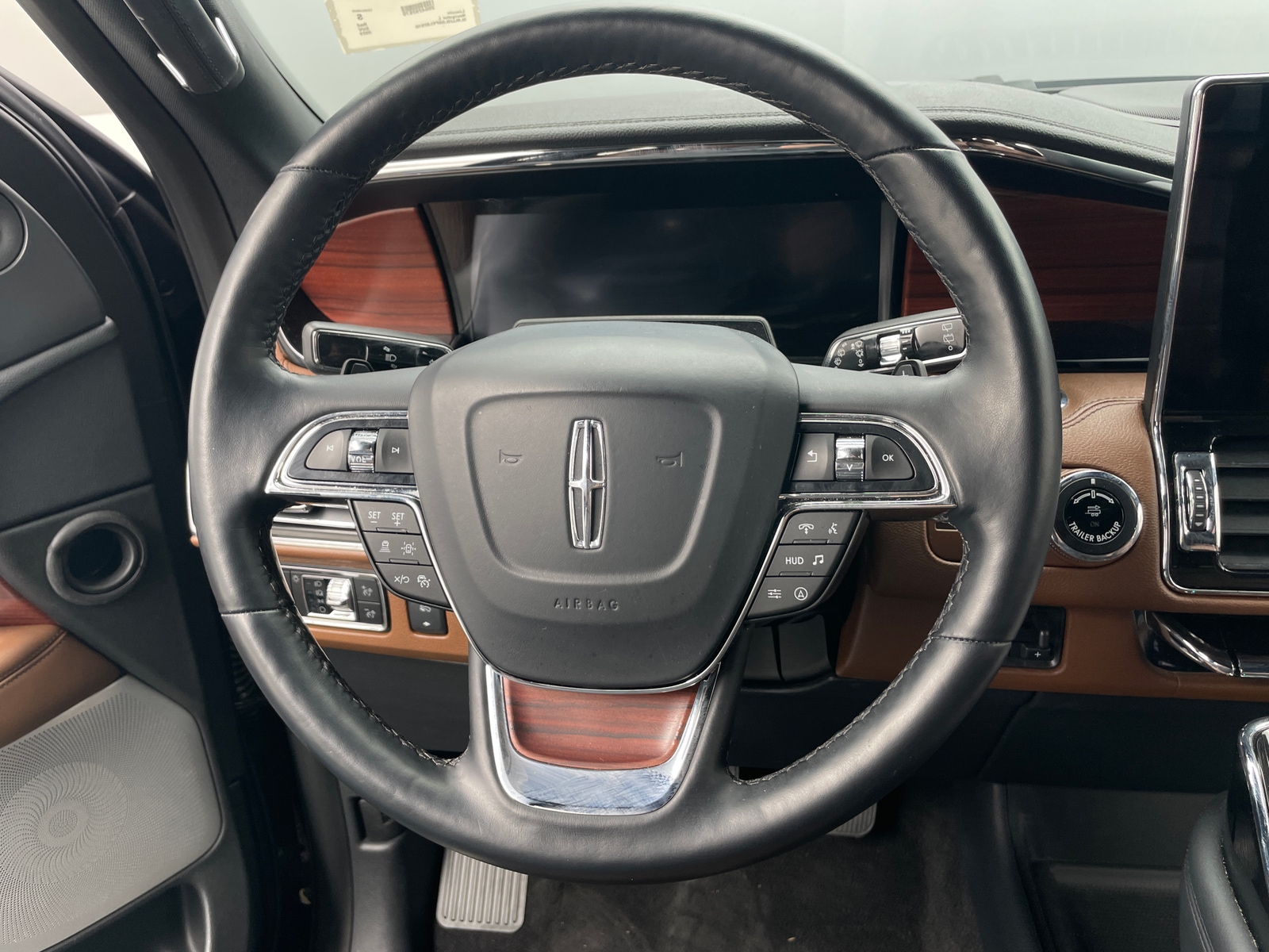 Thumbnail: 2023 Lincoln Navigator L - 4