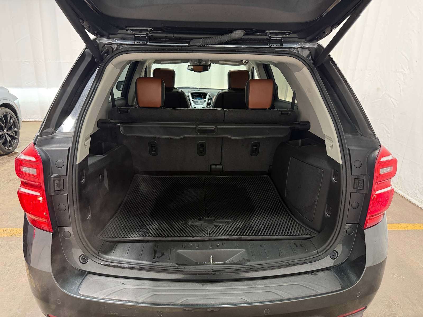 Thumbnail: 2017 Chevrolet Equinox - 6