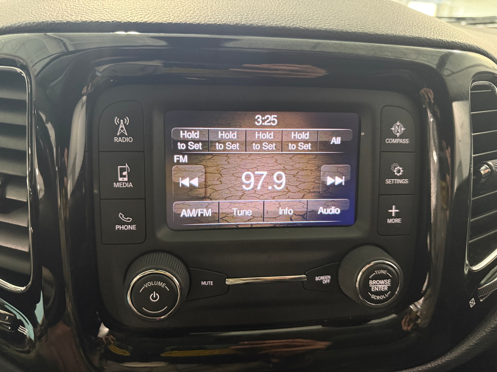 Thumbnail: 2018 Jeep Compass - 4