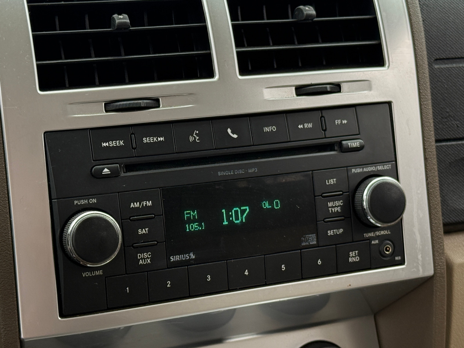 Thumbnail: 2010 Dodge Nitro - 4