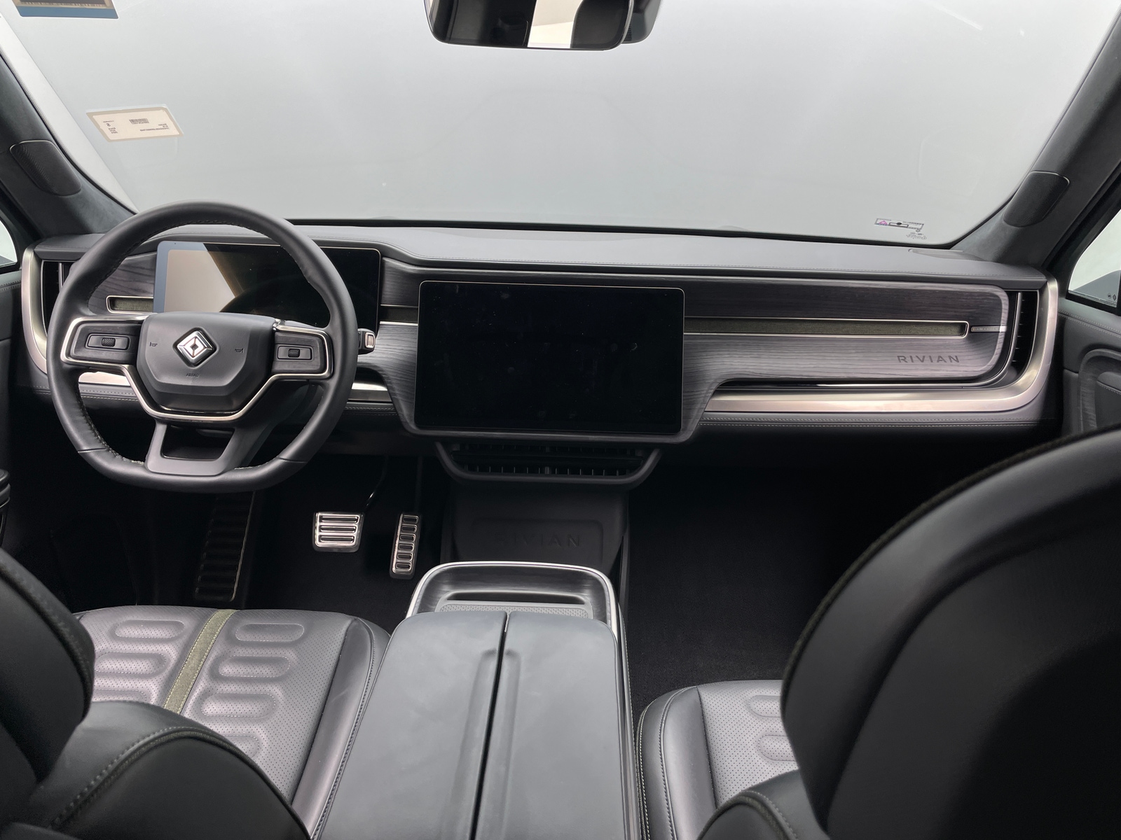 Thumbnail: 2024 Rivian R1S - 2