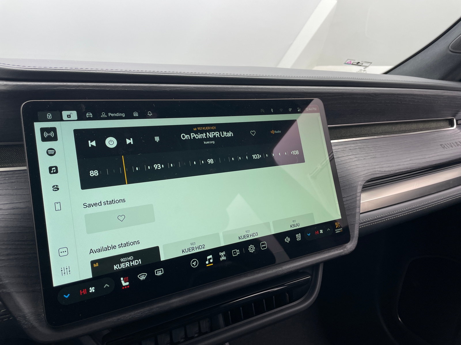 Thumbnail: 2024 Rivian R1S - 3