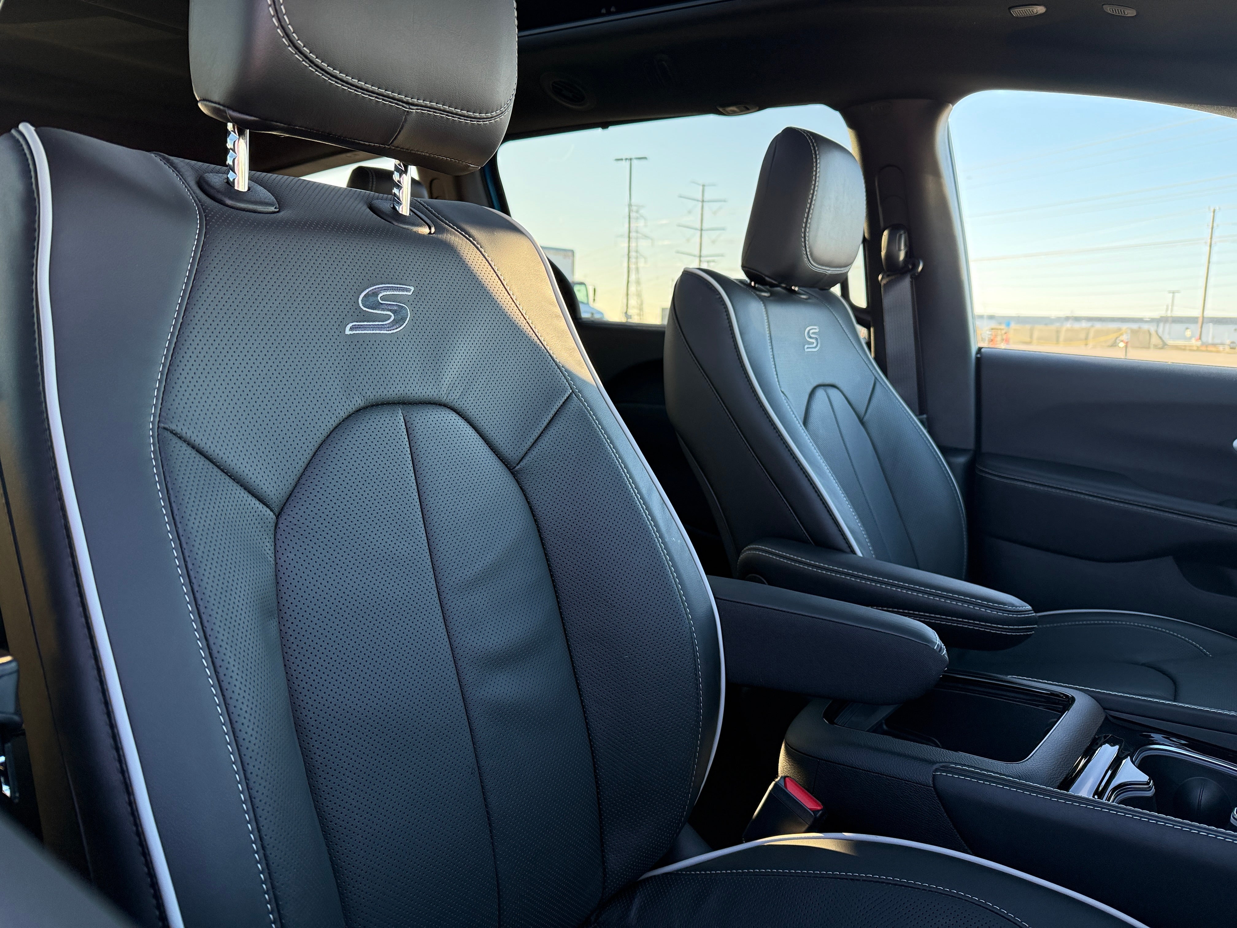 2026 Chrysler Pacifica Limited's photo